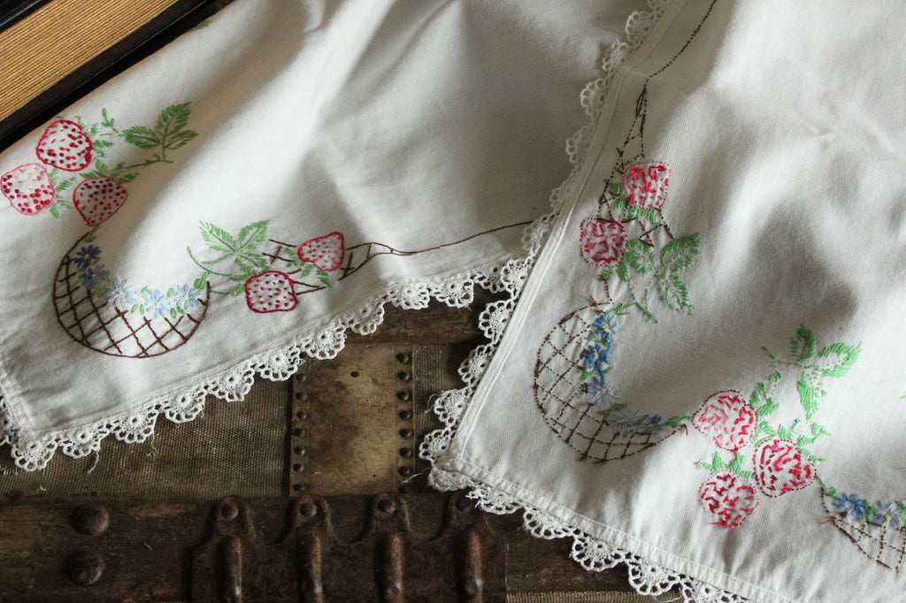 Vintage 1940s 1950s Table Runner with Embroidered Fruit Basket and Flowers