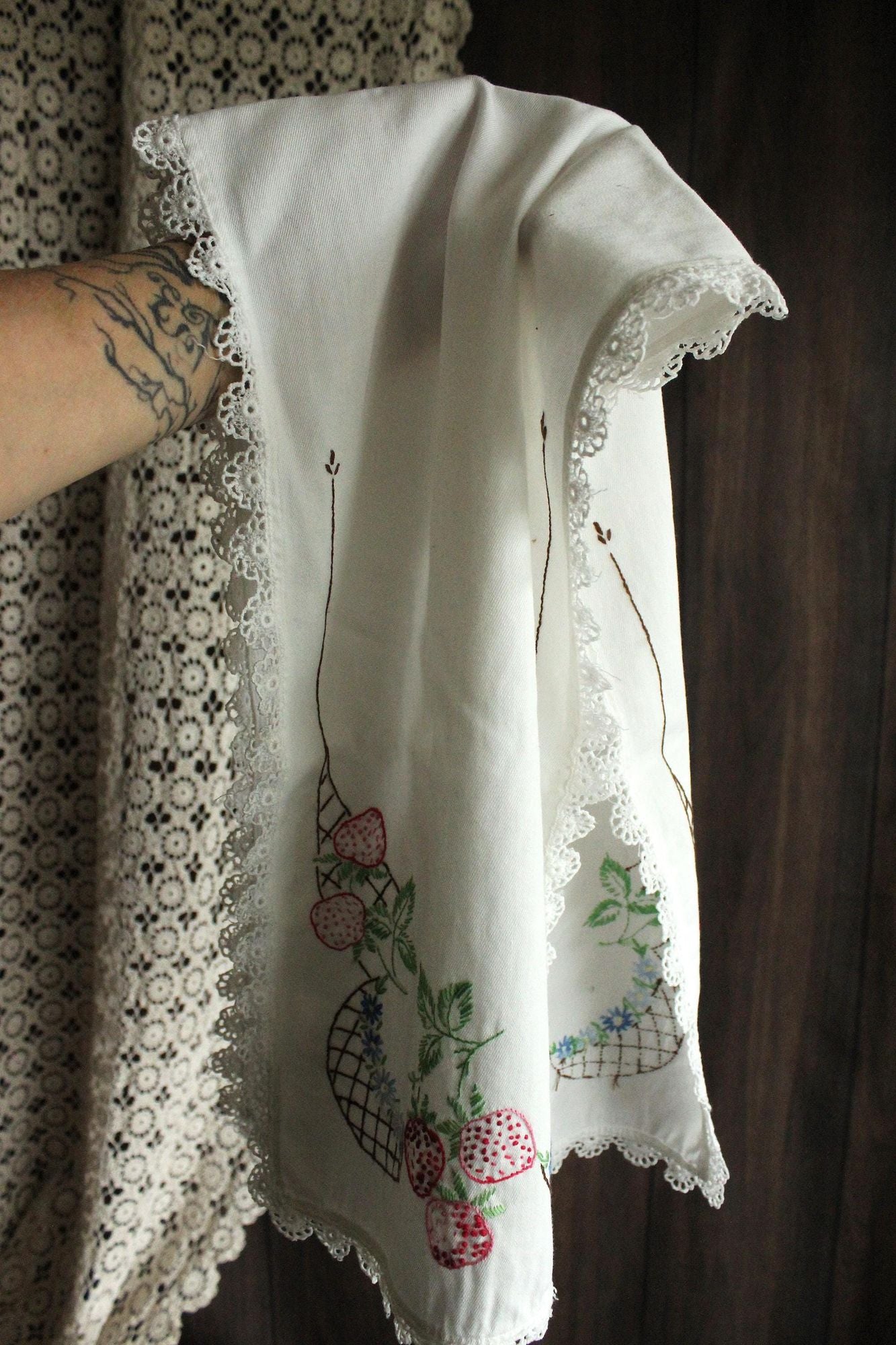 Vintage 1940s 1950s Table Runner with Embroidered Fruit Basket and Flowers