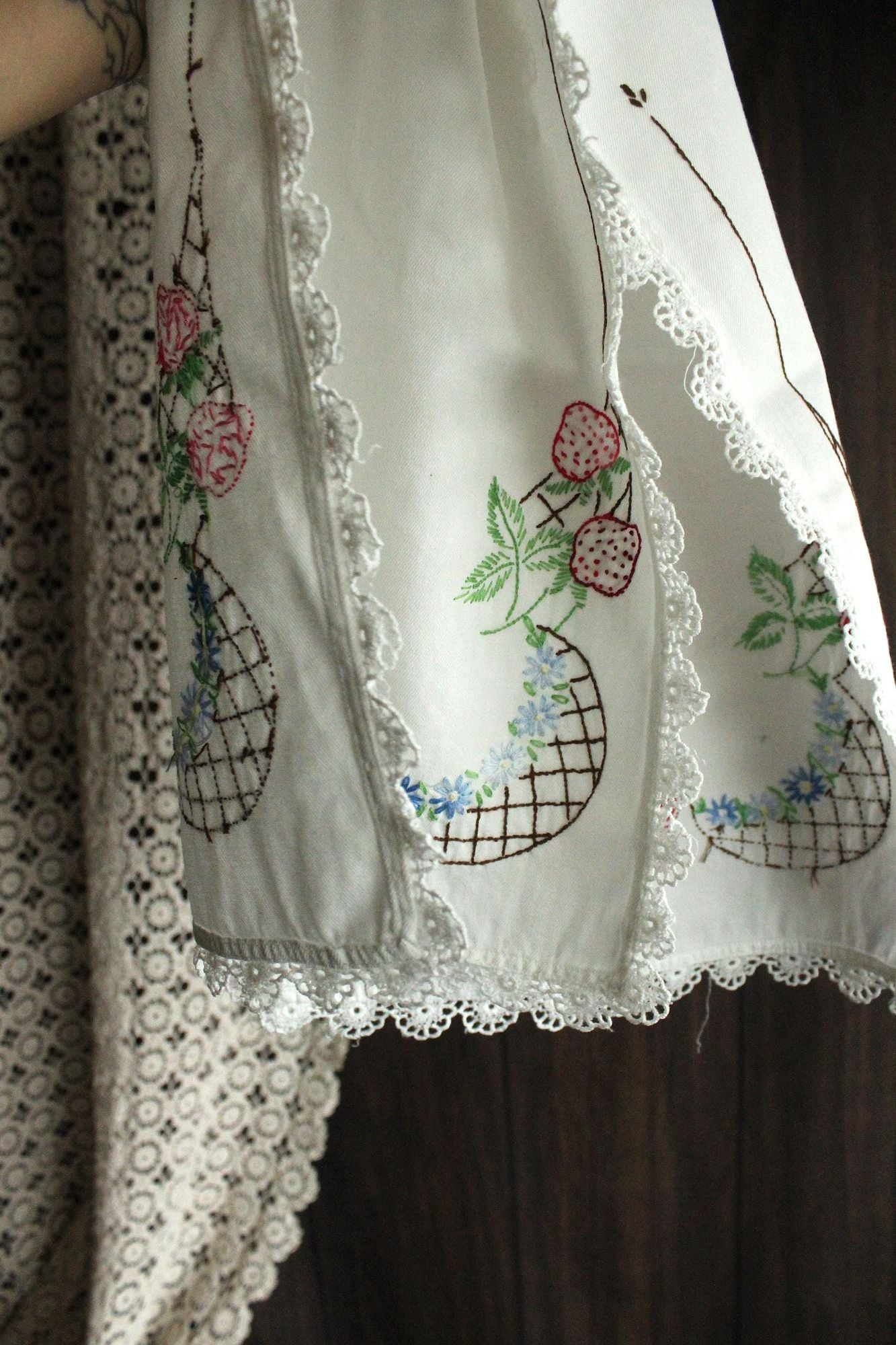 Vintage 1940s 1950s Table Runner with Embroidered Fruit Basket and Flowers