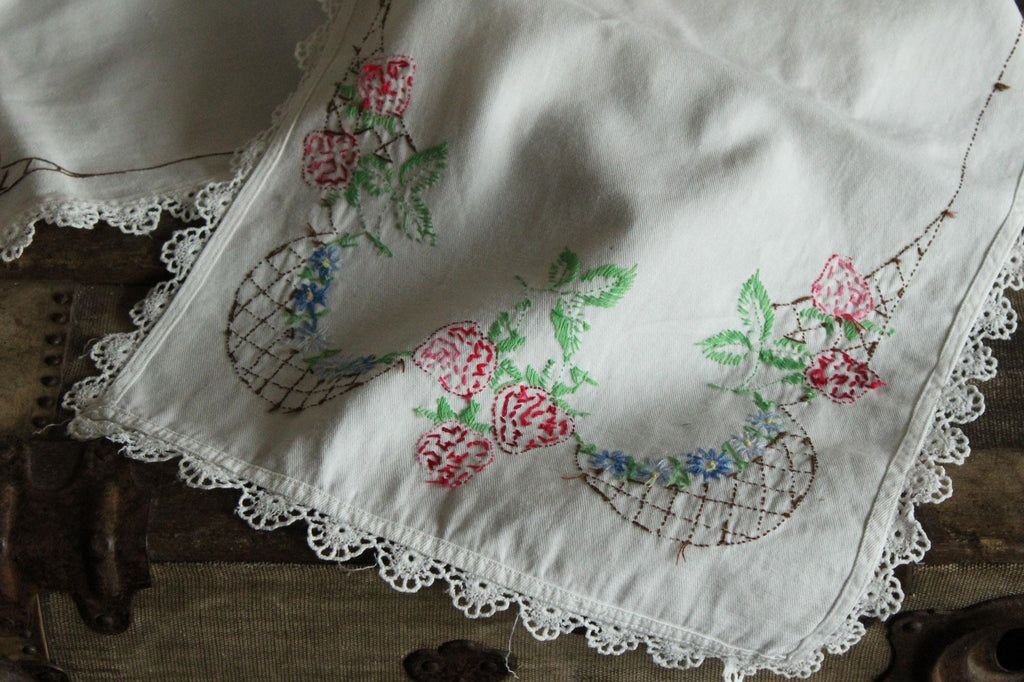 Vintage 1940s 1950s Table Runner with Embroidered Fruit Basket and Flowers