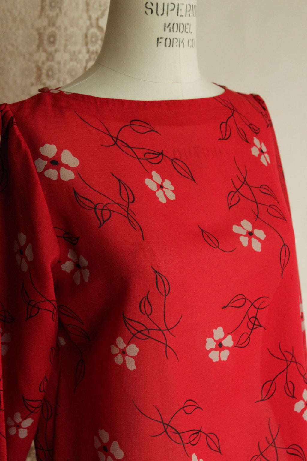 Vintage 1990s 2000s  Red and White Floral Print Blouse