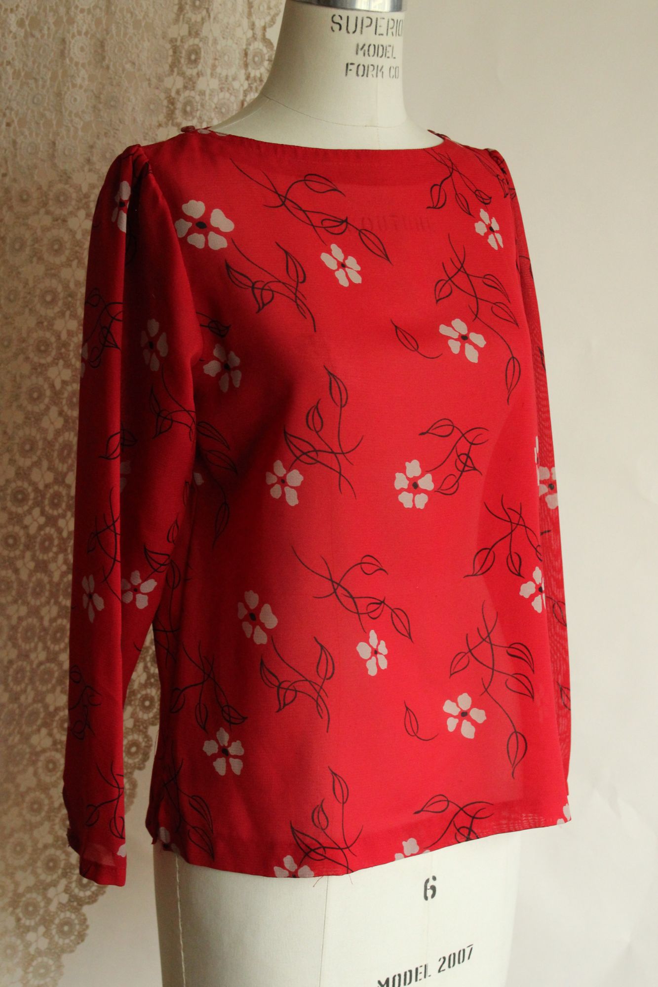 Vintage 1990s 2000s  Red and White Floral Print Blouse