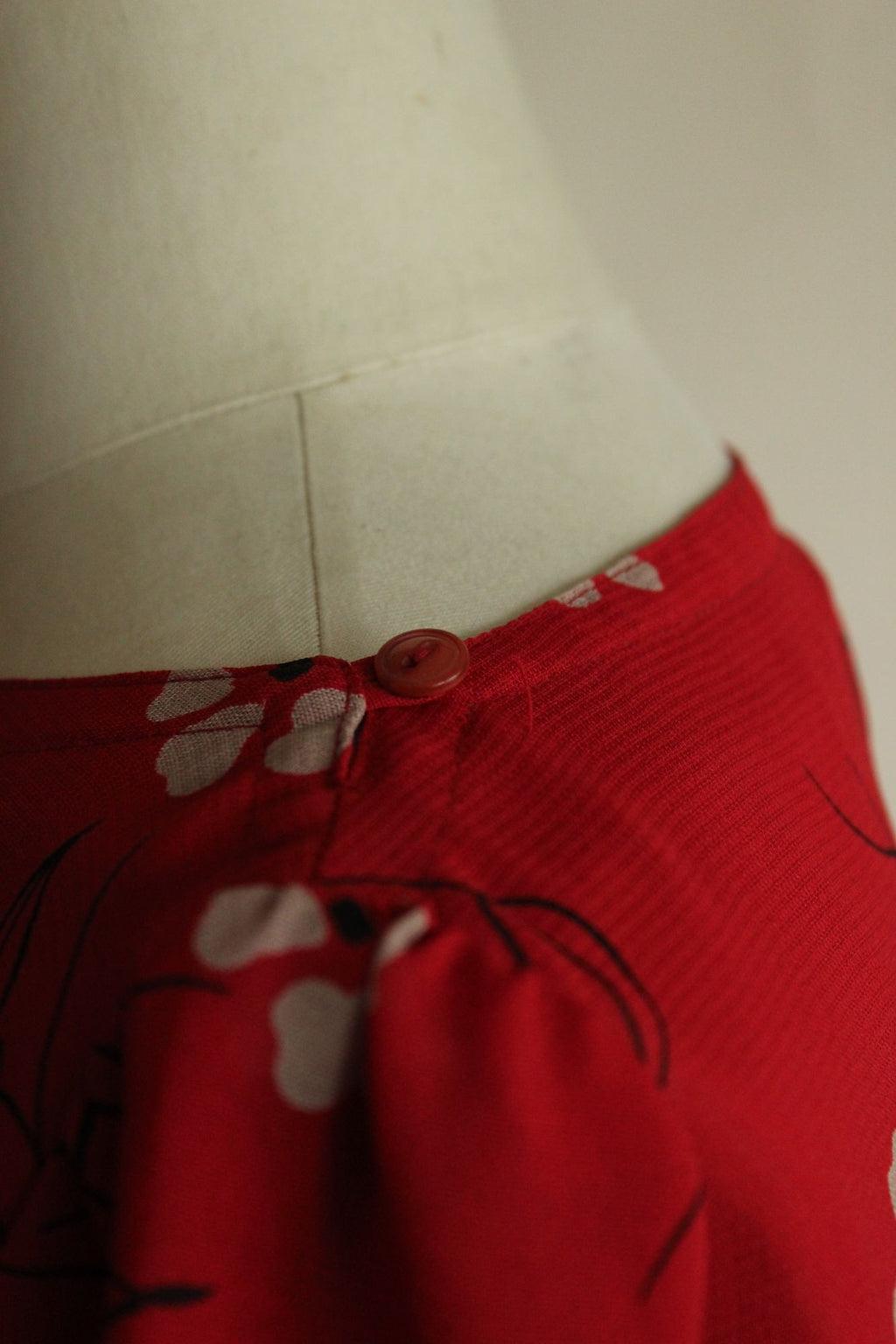 Vintage 1990s 2000s  Red and White Floral Print Blouse