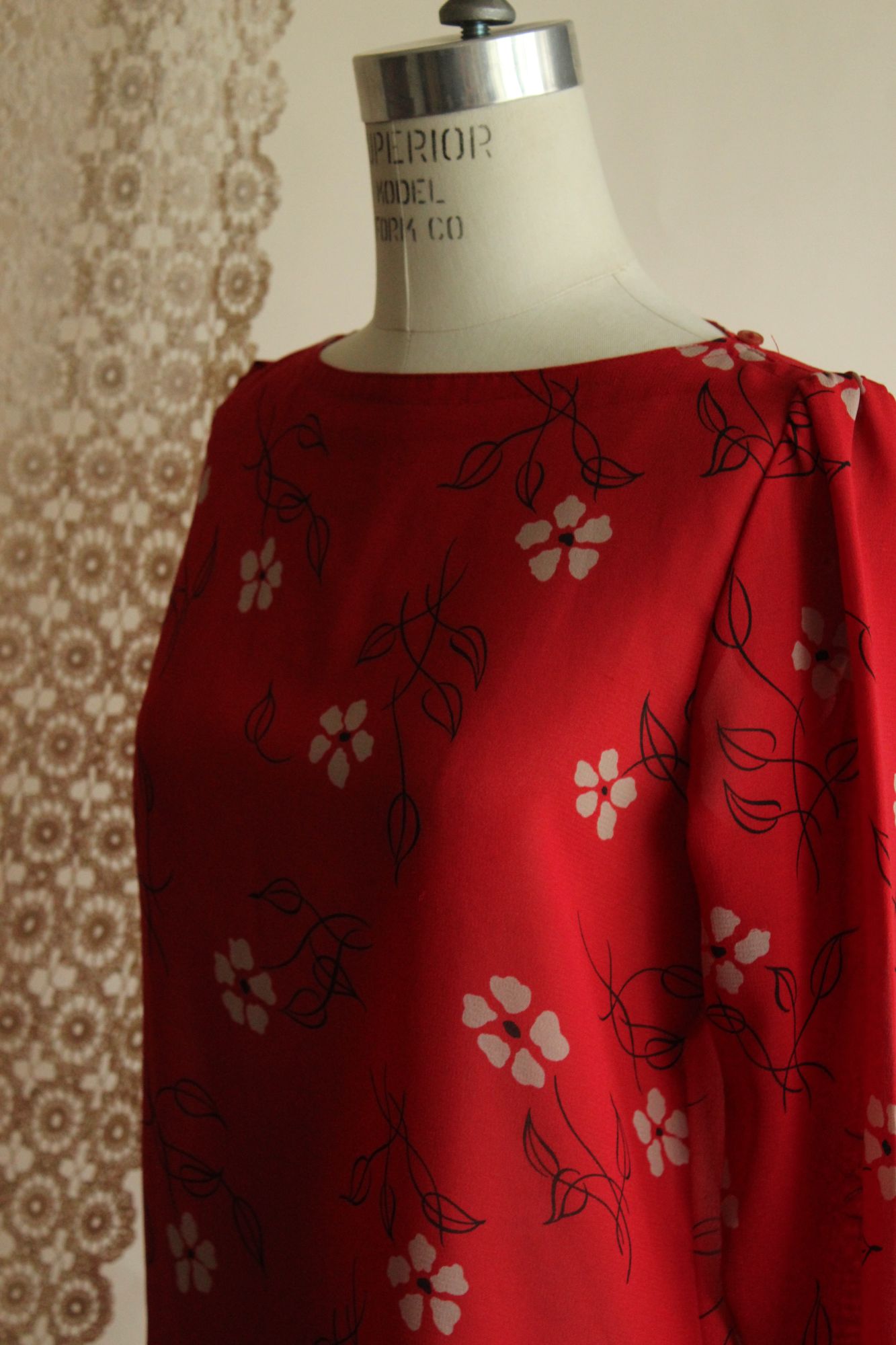 Vintage 1990s 2000s  Red and White Floral Print Blouse