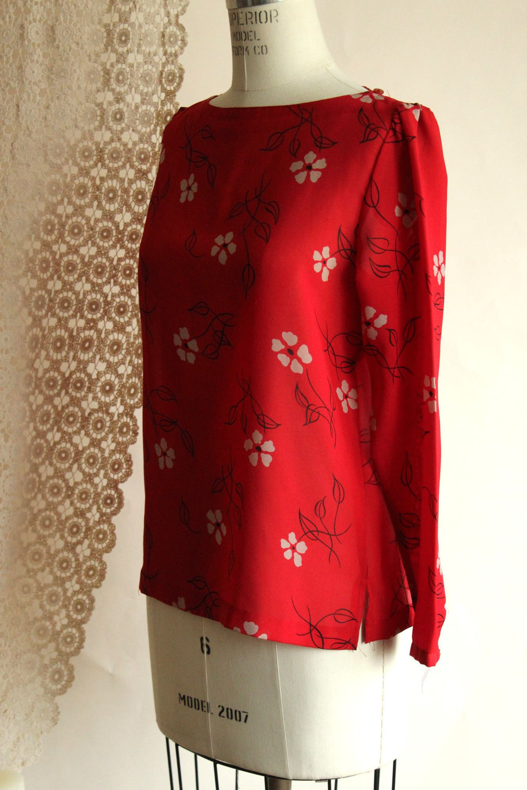 Vintage 1990s 2000s  Red and White Floral Print Blouse