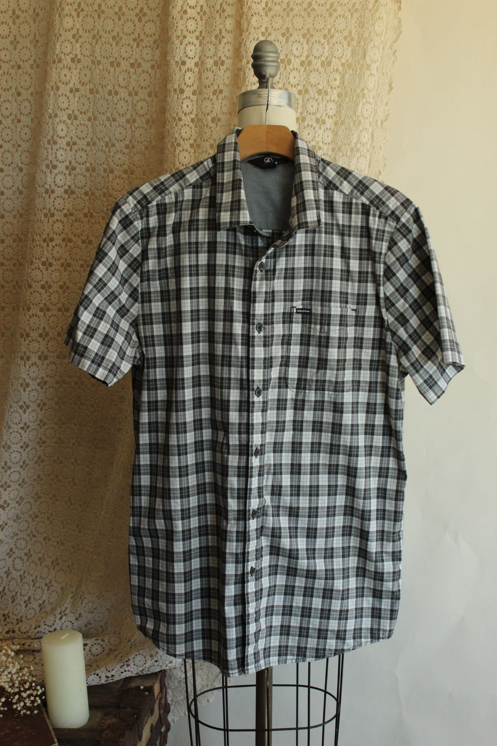 Mens Volcom Plaid Shirt, Size Large, Short Sleeve Button Down, Skate Surf
