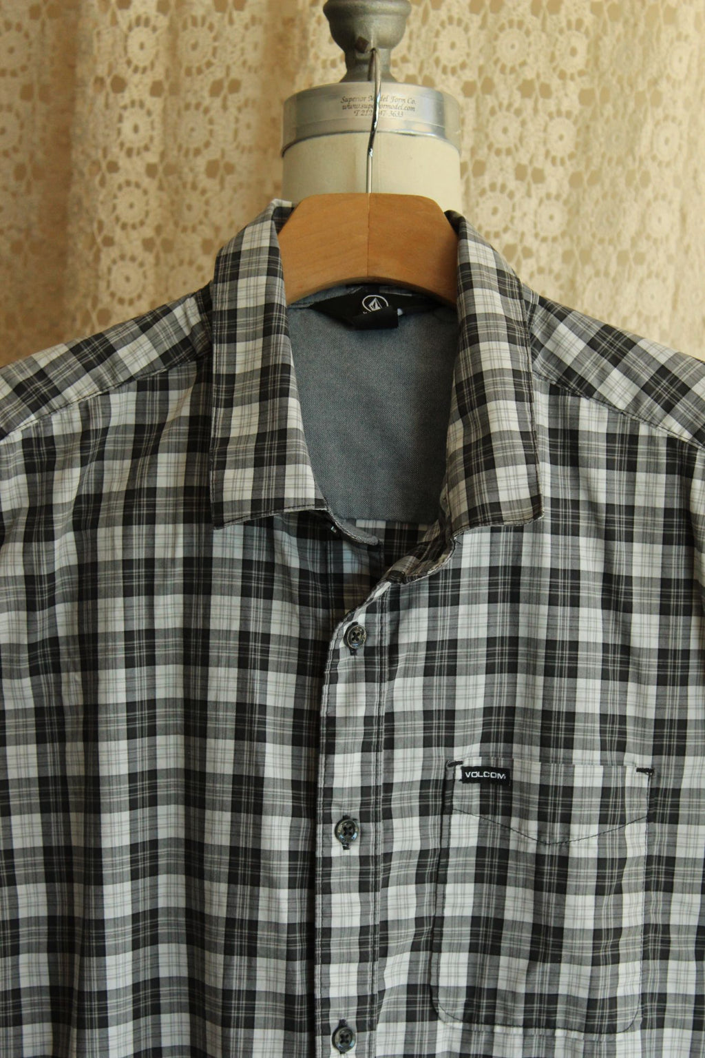 Mens Volcom Plaid Shirt, Size Large, Short Sleeve Button Down, Skate Surf