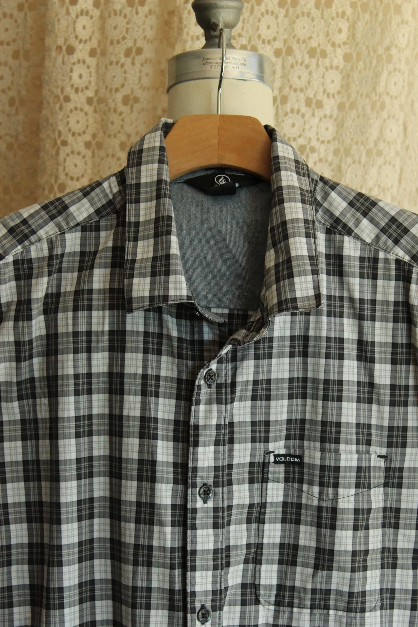 Mens Volcom Plaid Shirt, Size Large, Short Sleeve Button Down, Skate Surf