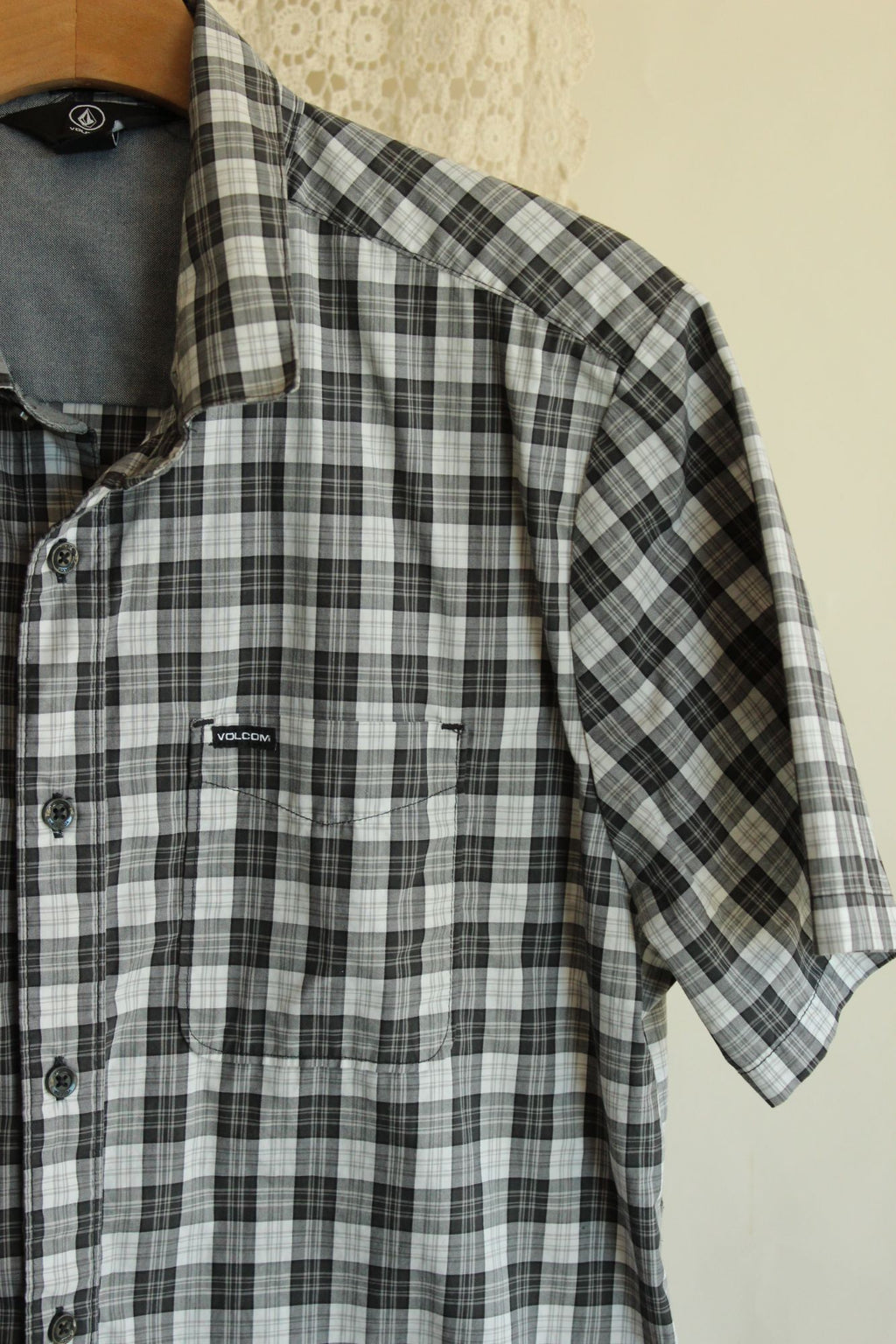 Mens Volcom Plaid Shirt, Size Large, Short Sleeve Button Down, Skate Surf