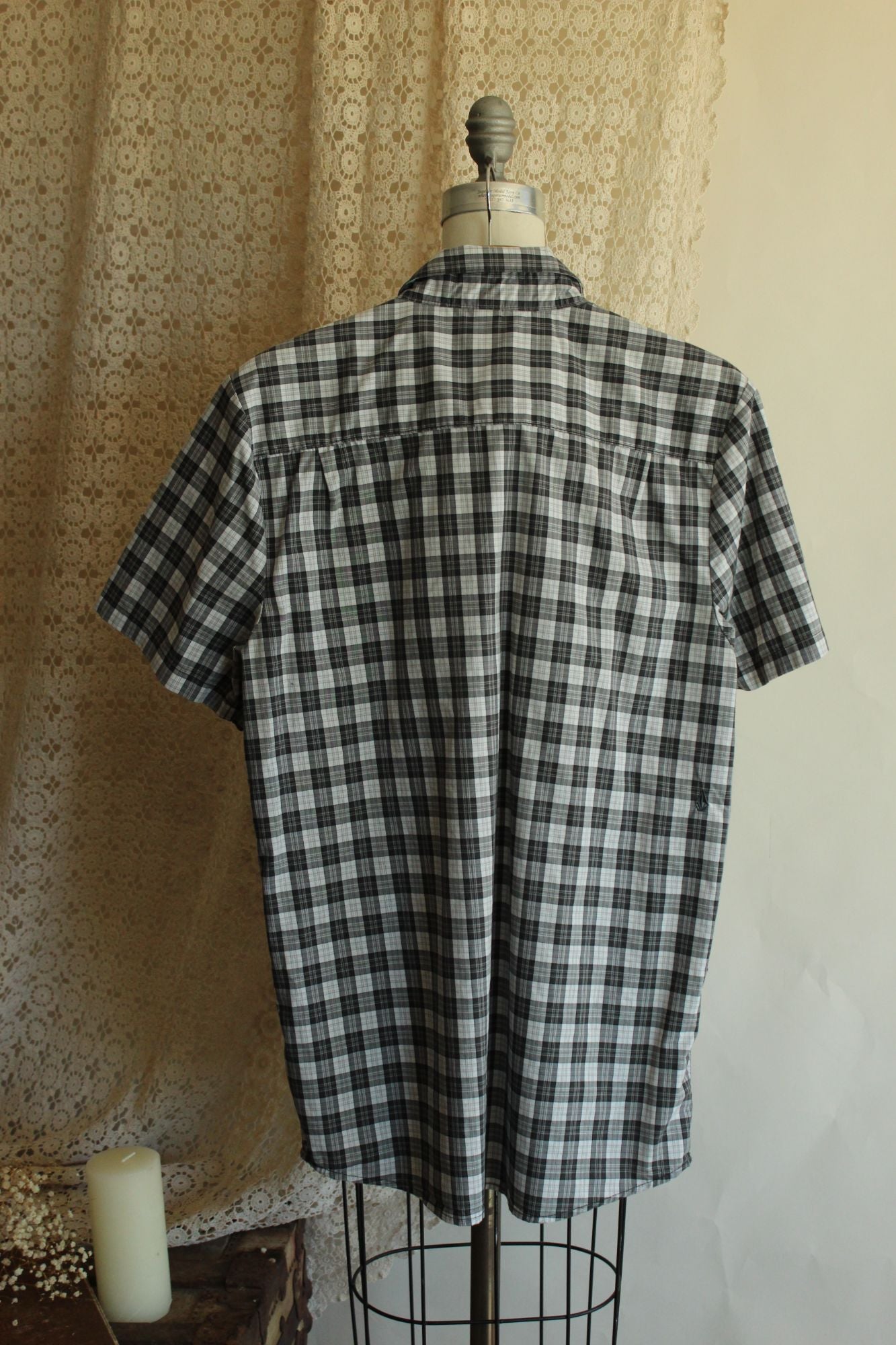 Mens Volcom Plaid Shirt, Size Large, Short Sleeve Button Down, Skate Surf