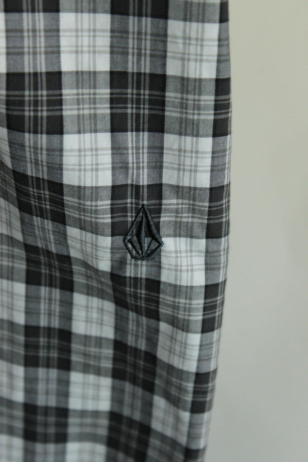 Mens Volcom Plaid Shirt, Size Large, Short Sleeve Button Down, Skate Surf