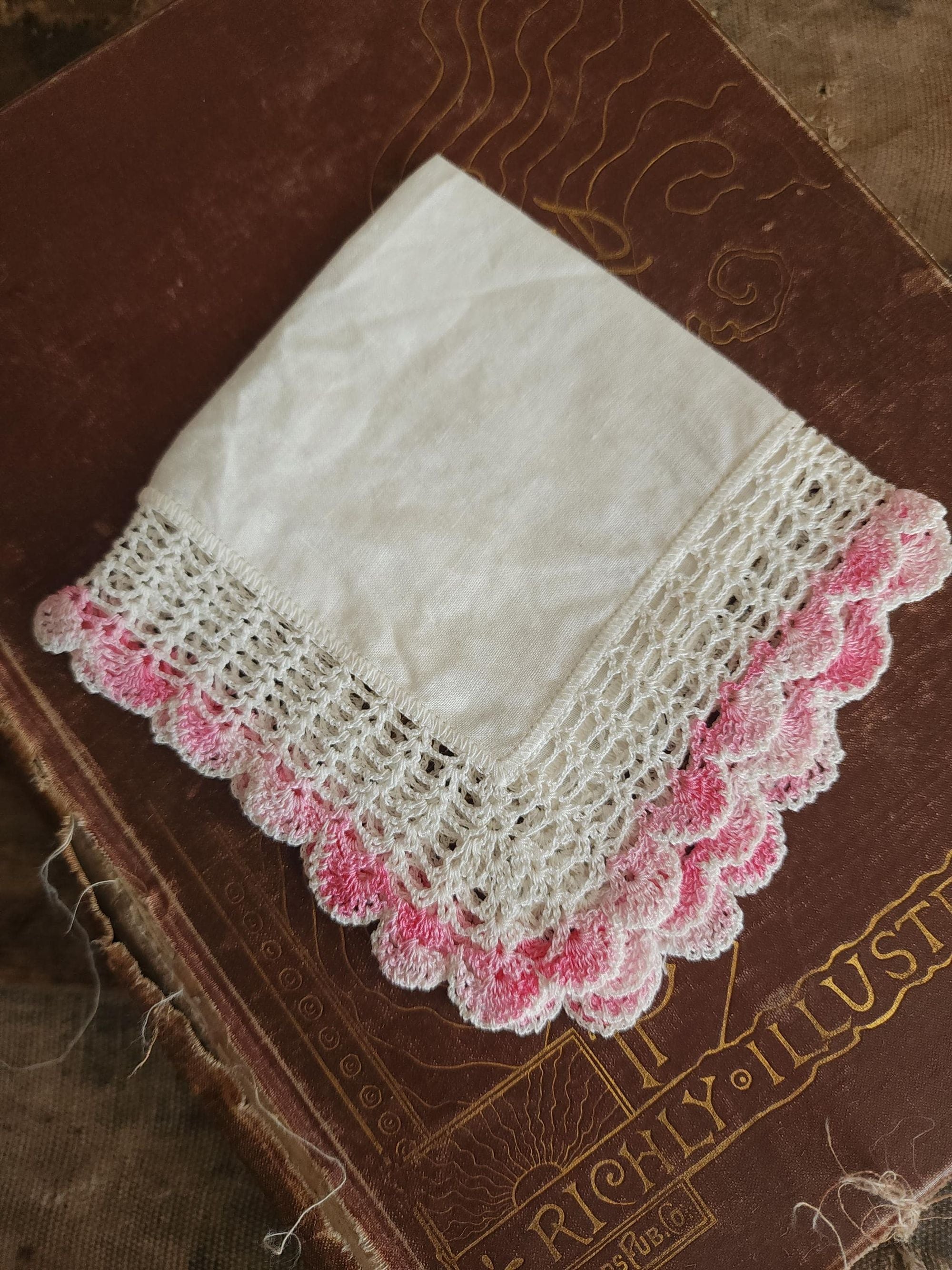 Vintage 1940s 1950s Handkerchief, Pink Crochet Lace Edge Hankie in Whi ...