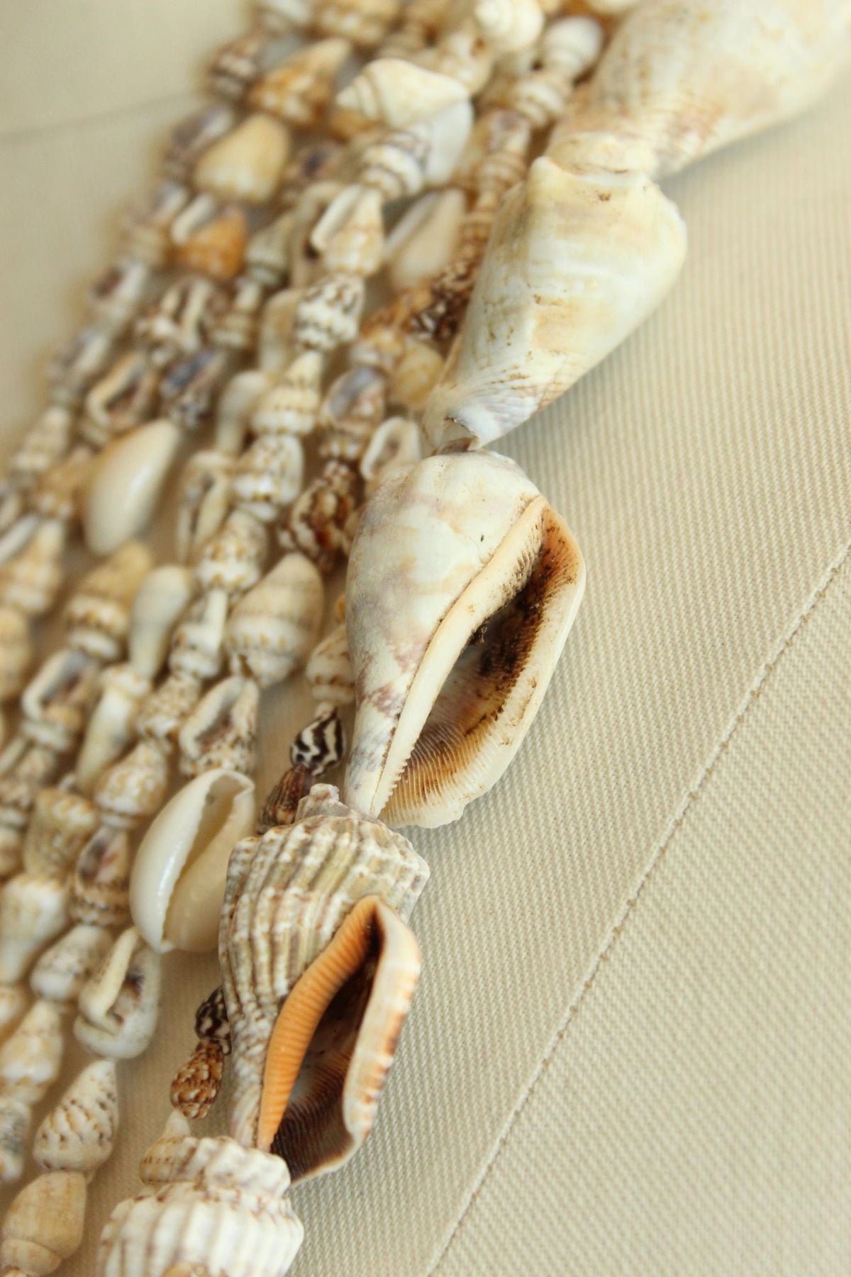 Vintage 1970s 8 Strands Hawaiian Beaded Shell Leis