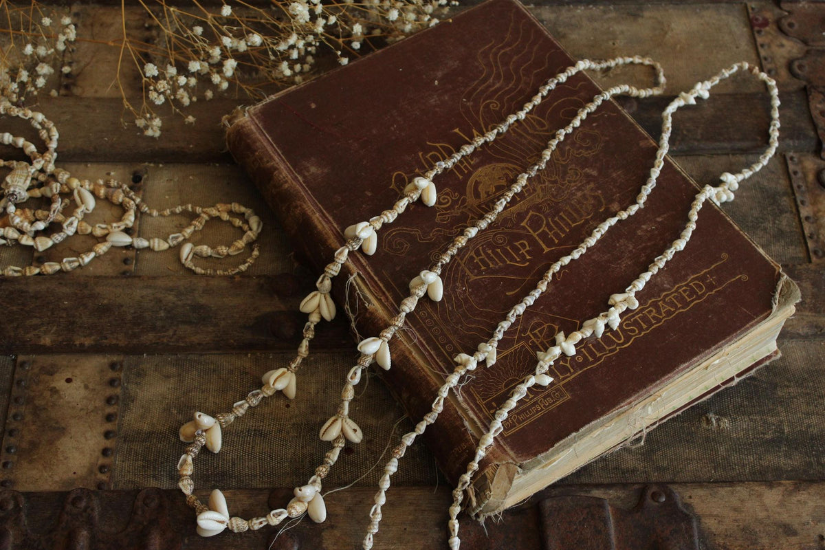 Vintage 1970s 8 Strands Hawaiian Beaded Shell Leis