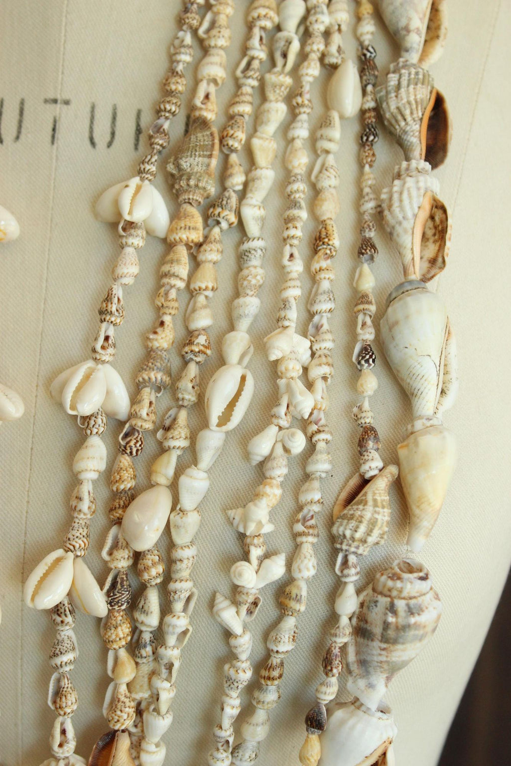 Vintage 1970s 8 Strands Hawaiian Beaded Shell Leis