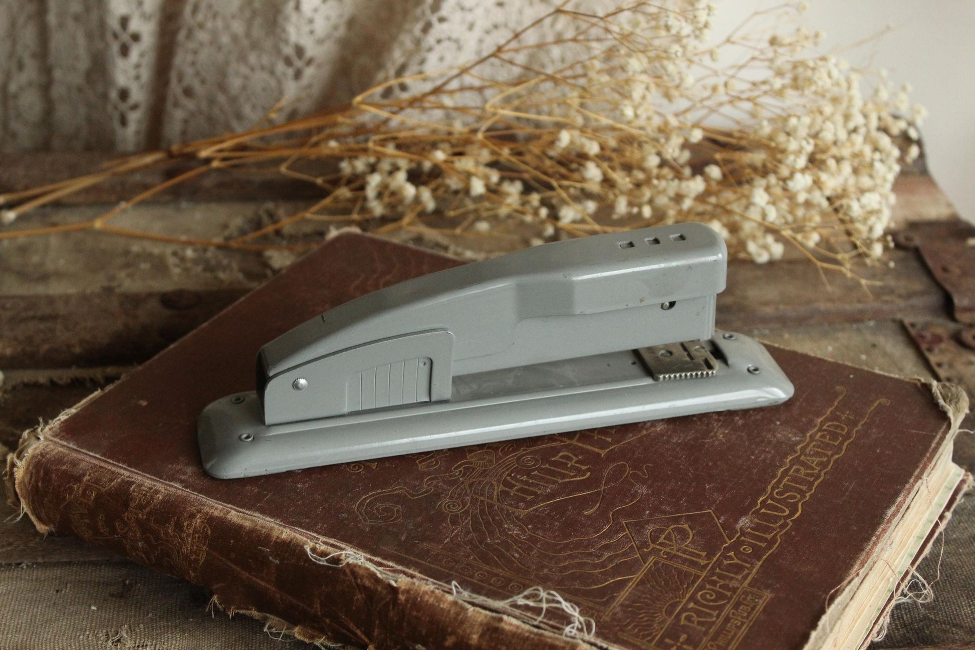 Vintage 1950s Swingline 400 Gray Metal Stapler