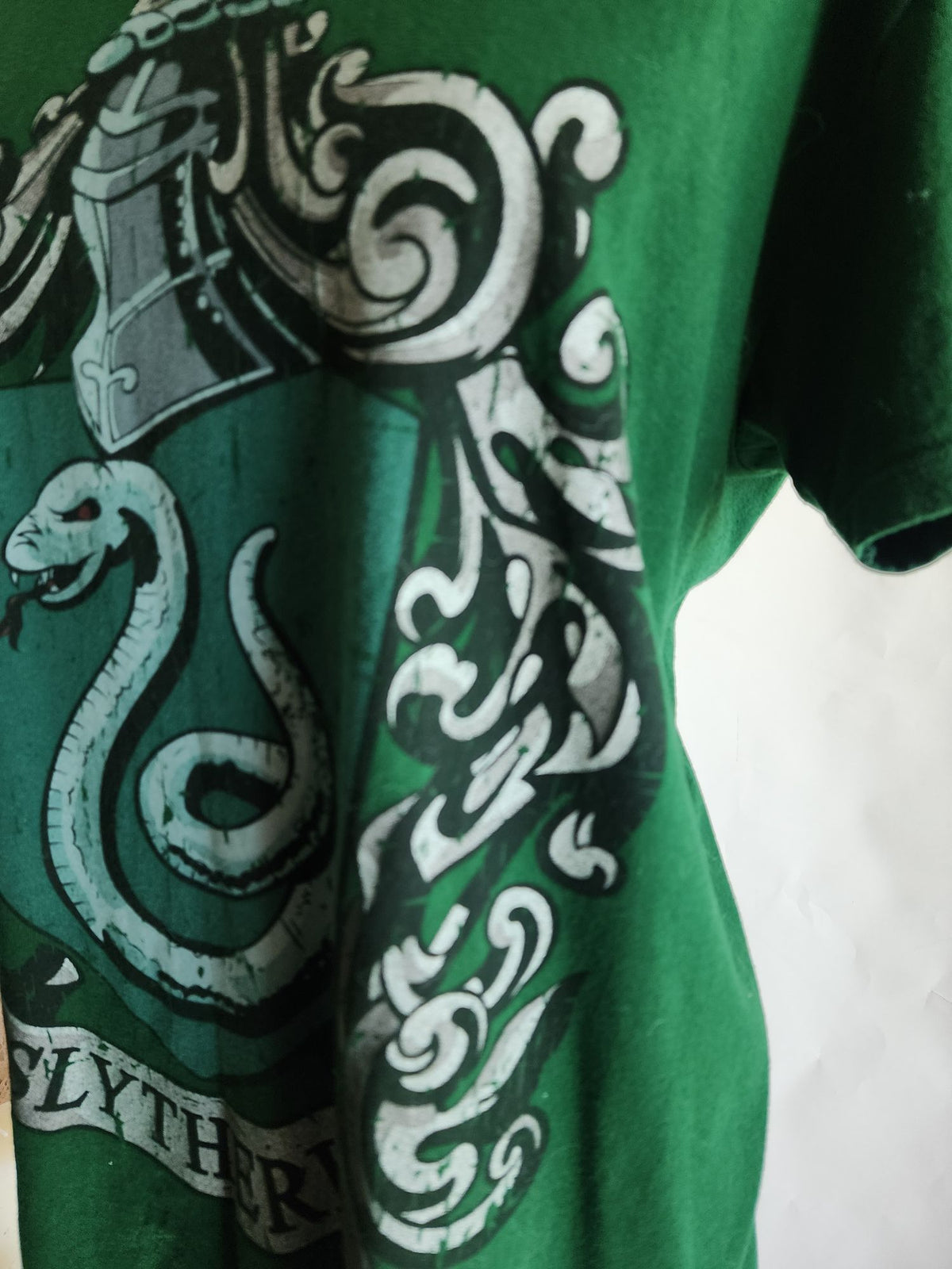 Harry Potter Shop at Platform 9 3/4 Official T shirt, Size M Slytherin Green