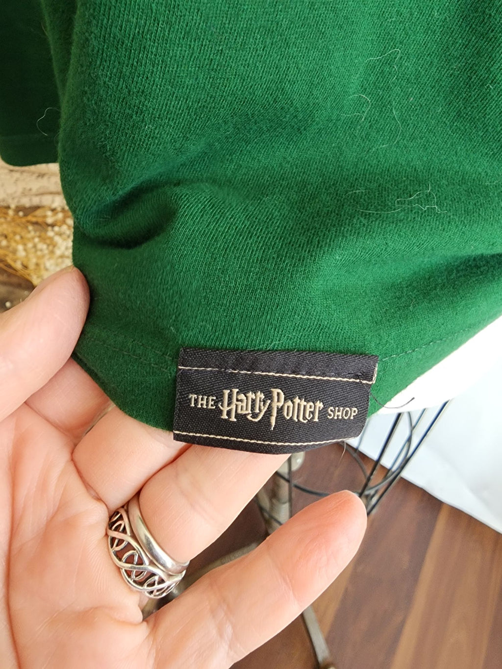 Harry Potter Shop at Platform 9 3/4 Official T shirt, Size M Slytherin Green
