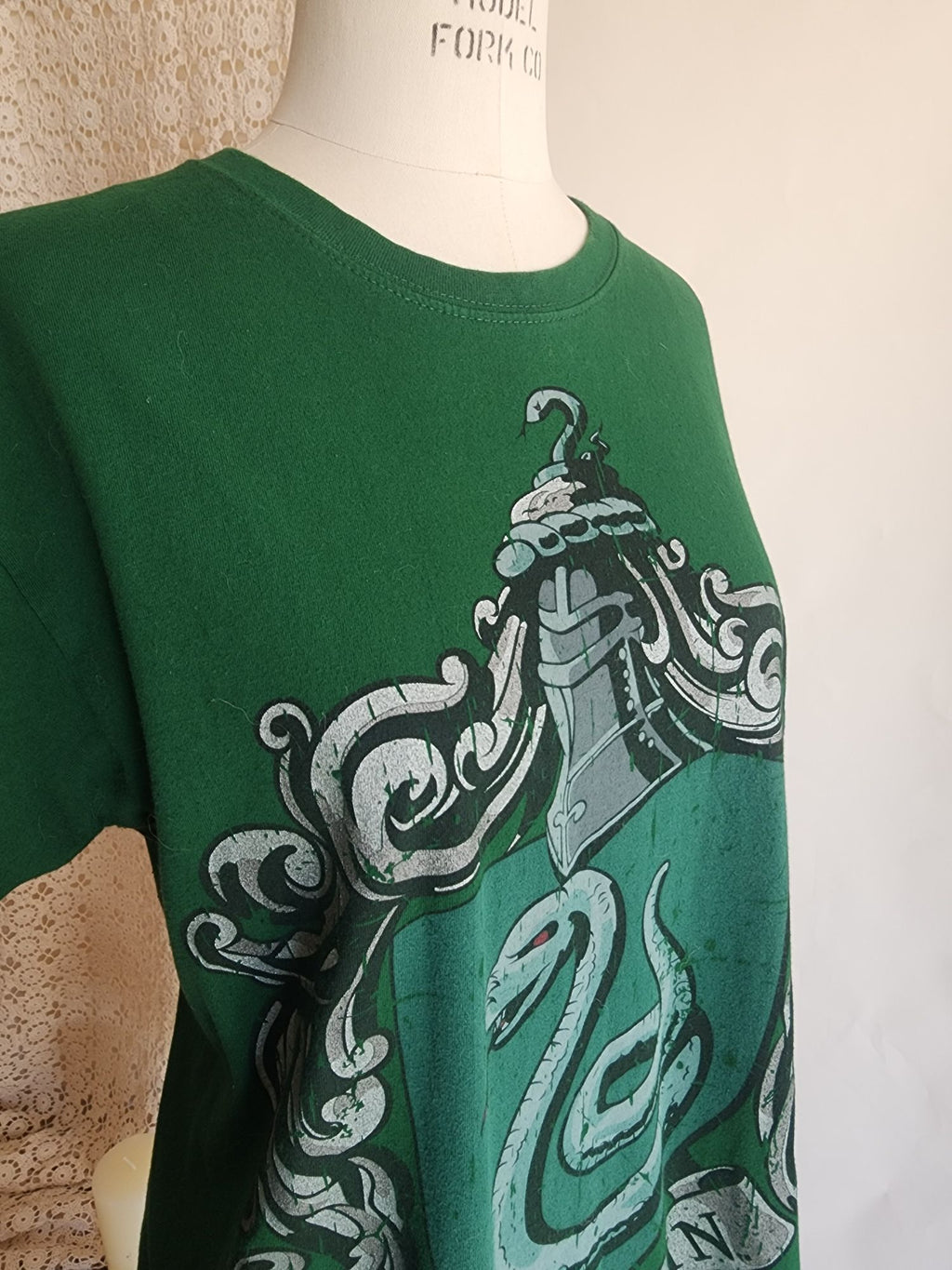 Harry Potter Shop at Platform 9 3/4 Official T shirt, Size M Slytherin Green