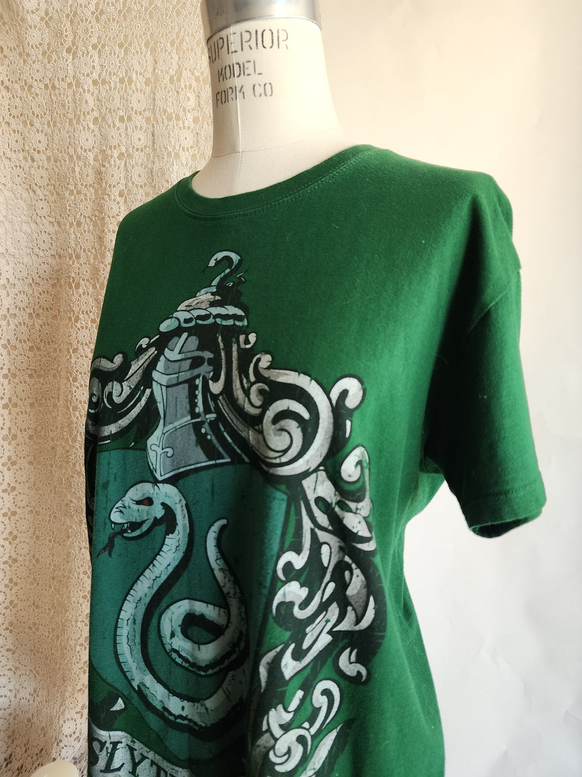 Harry Potter Shop at Platform 9 3/4 Official T shirt, Size M Slytherin Green