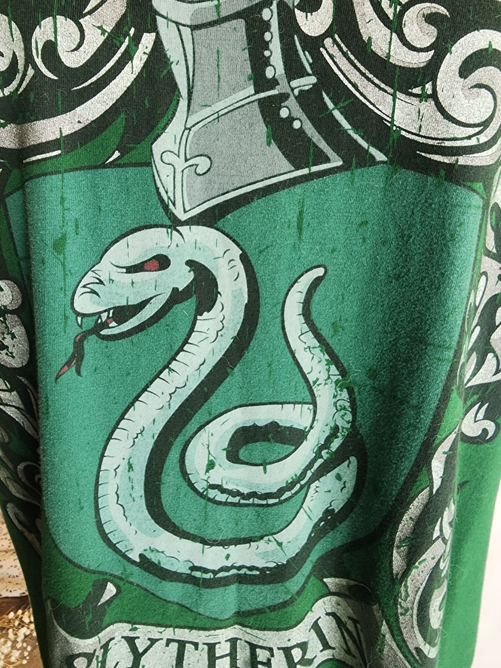 Harry Potter Shop at Platform 9 3/4 Official T shirt, Size M Slytherin Green