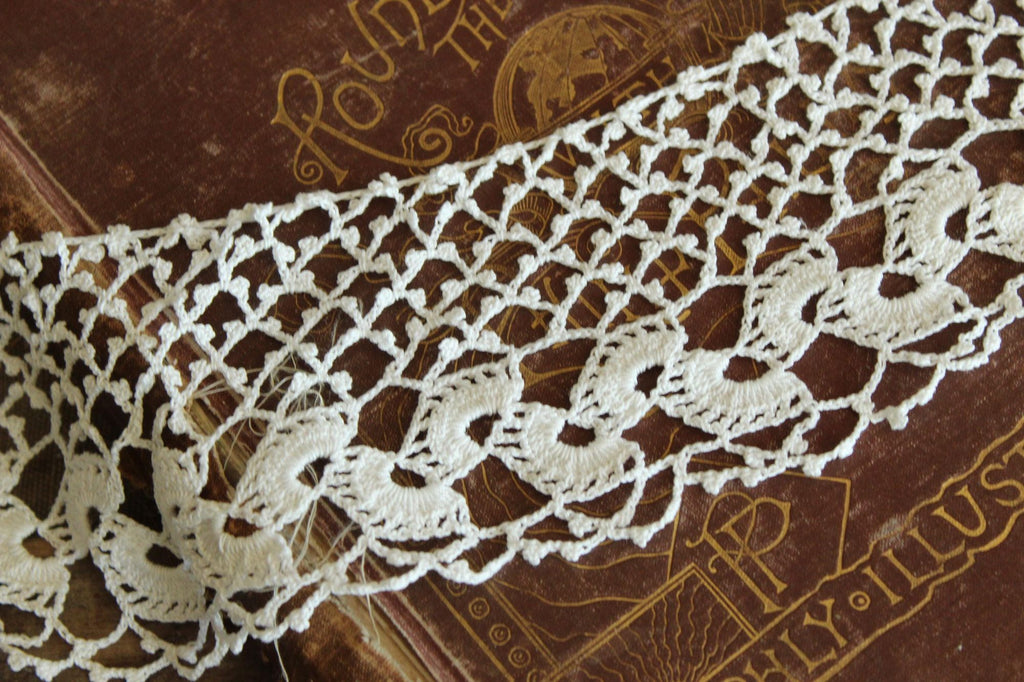 Vintage Crochet Lace Collar Trim, White,  23" by 3.5"