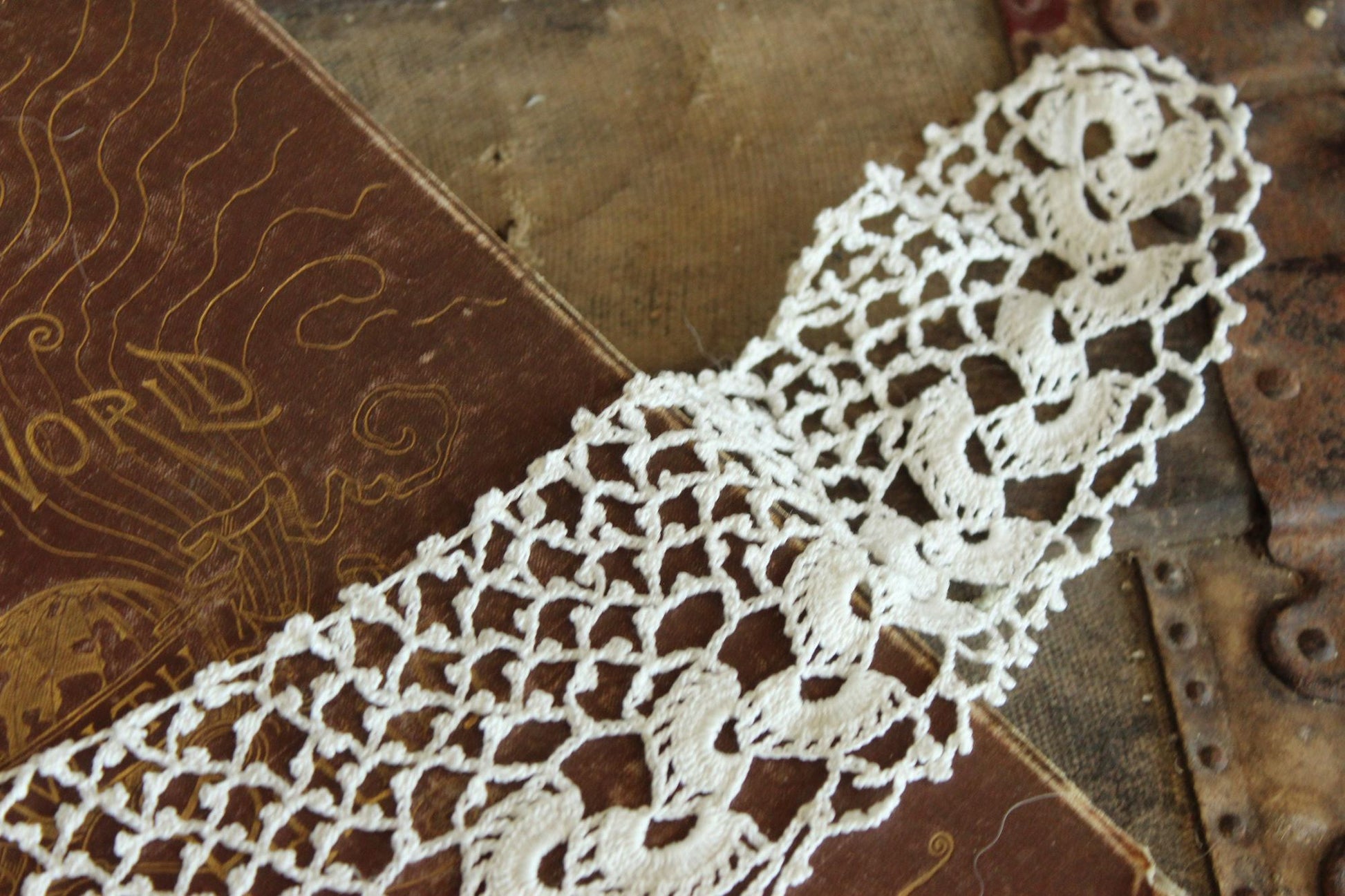 Vintage Crochet Lace Collar Trim, White,  23" by 3.5"
