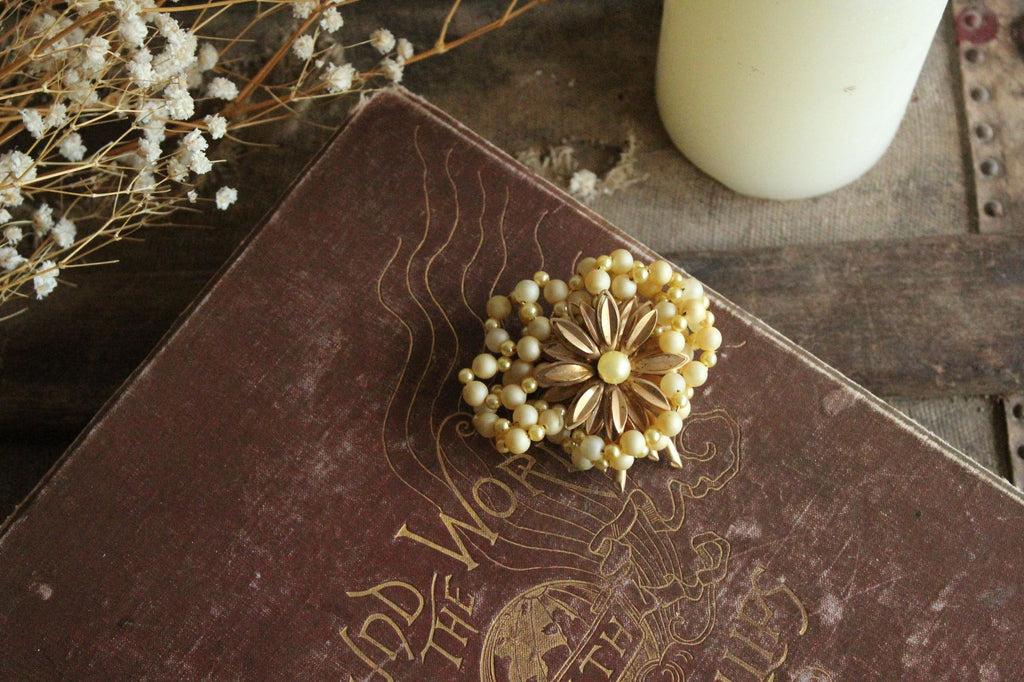Vintage 1950s 1960s Daisy Flower and Faux Pearl Brooch