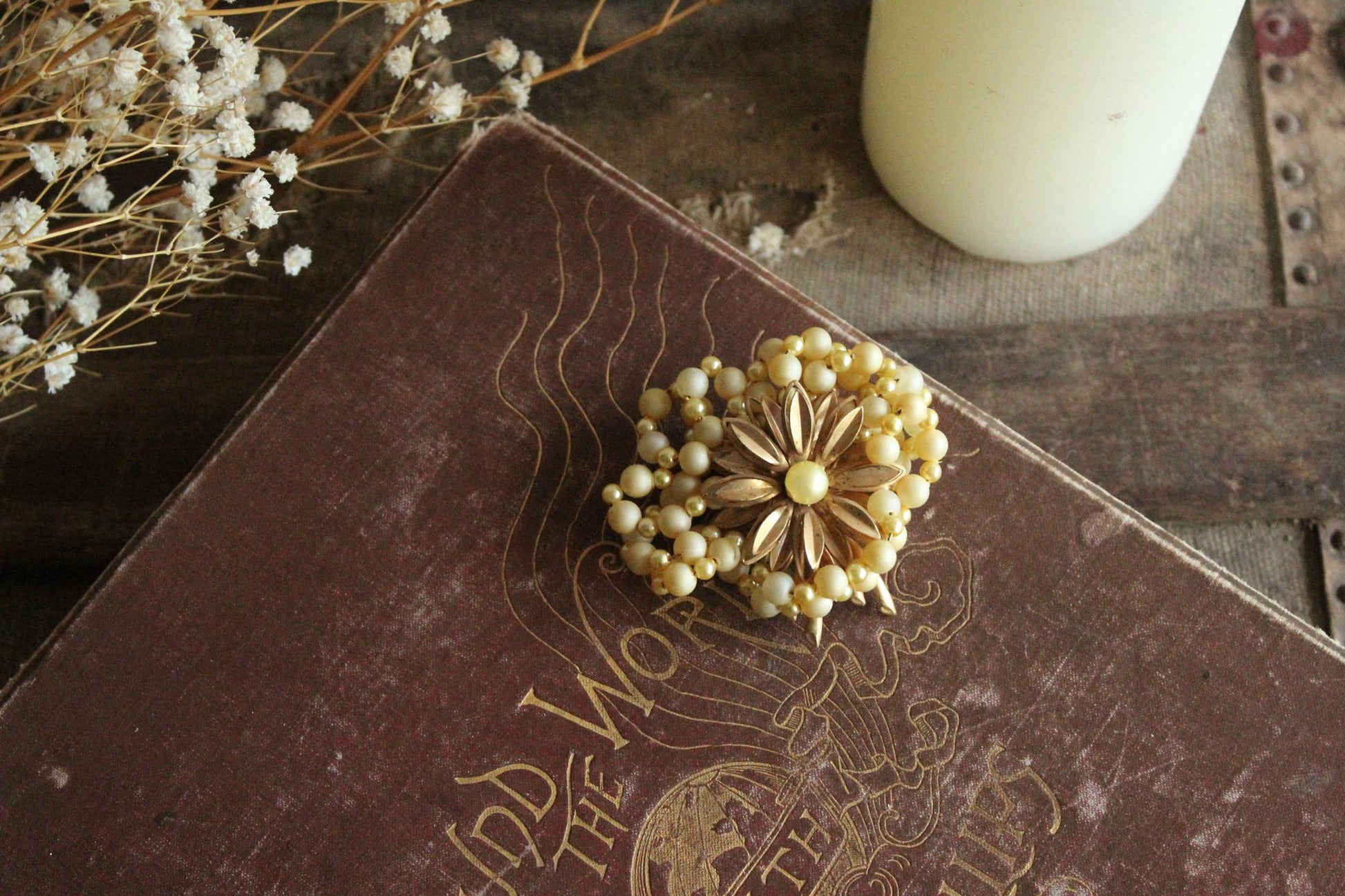 Vintage 1950s 1960s Daisy Flower and Faux Pearl Brooch