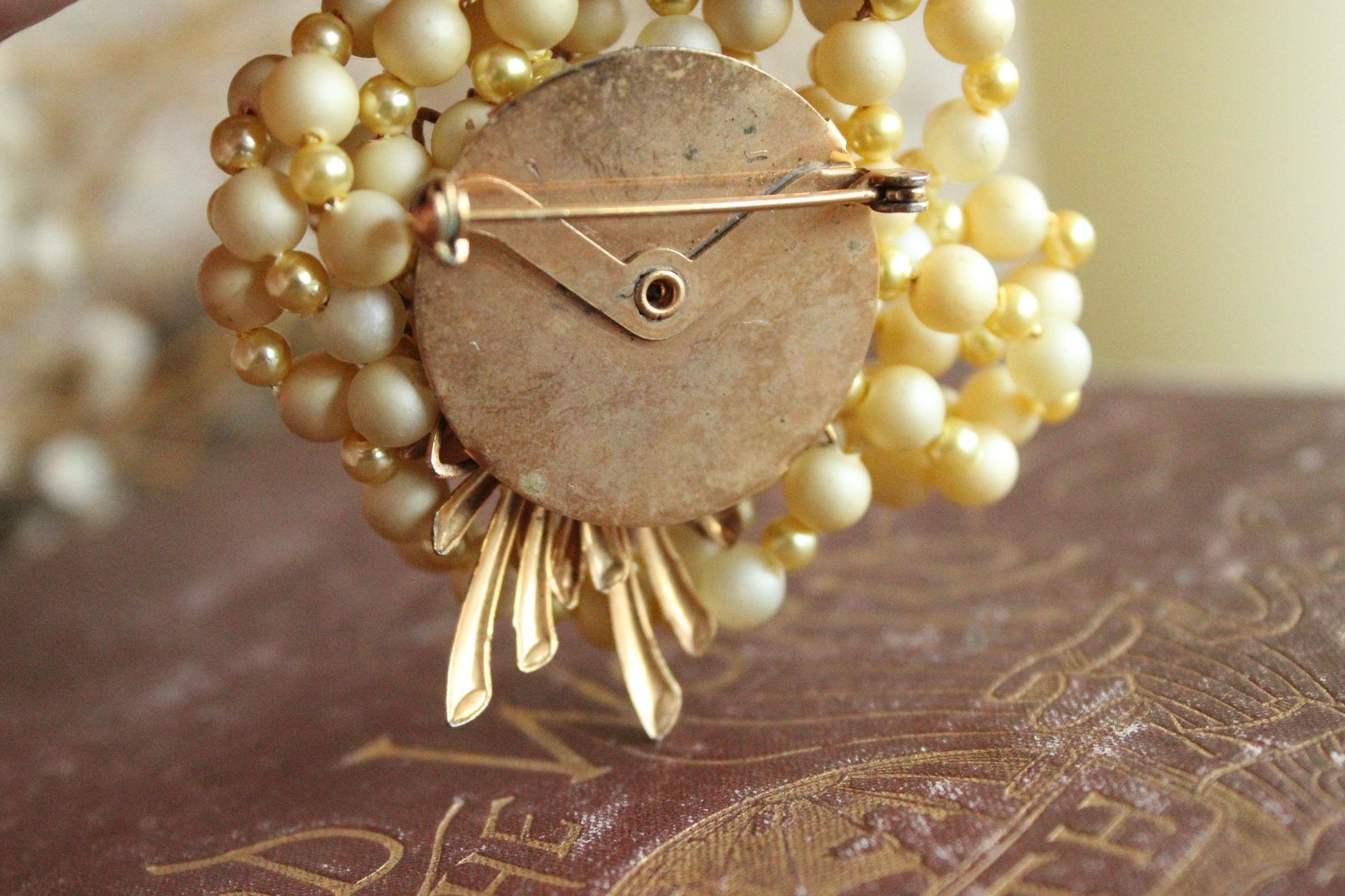 Vintage 1950s 1960s Daisy Flower and Faux Pearl Brooch