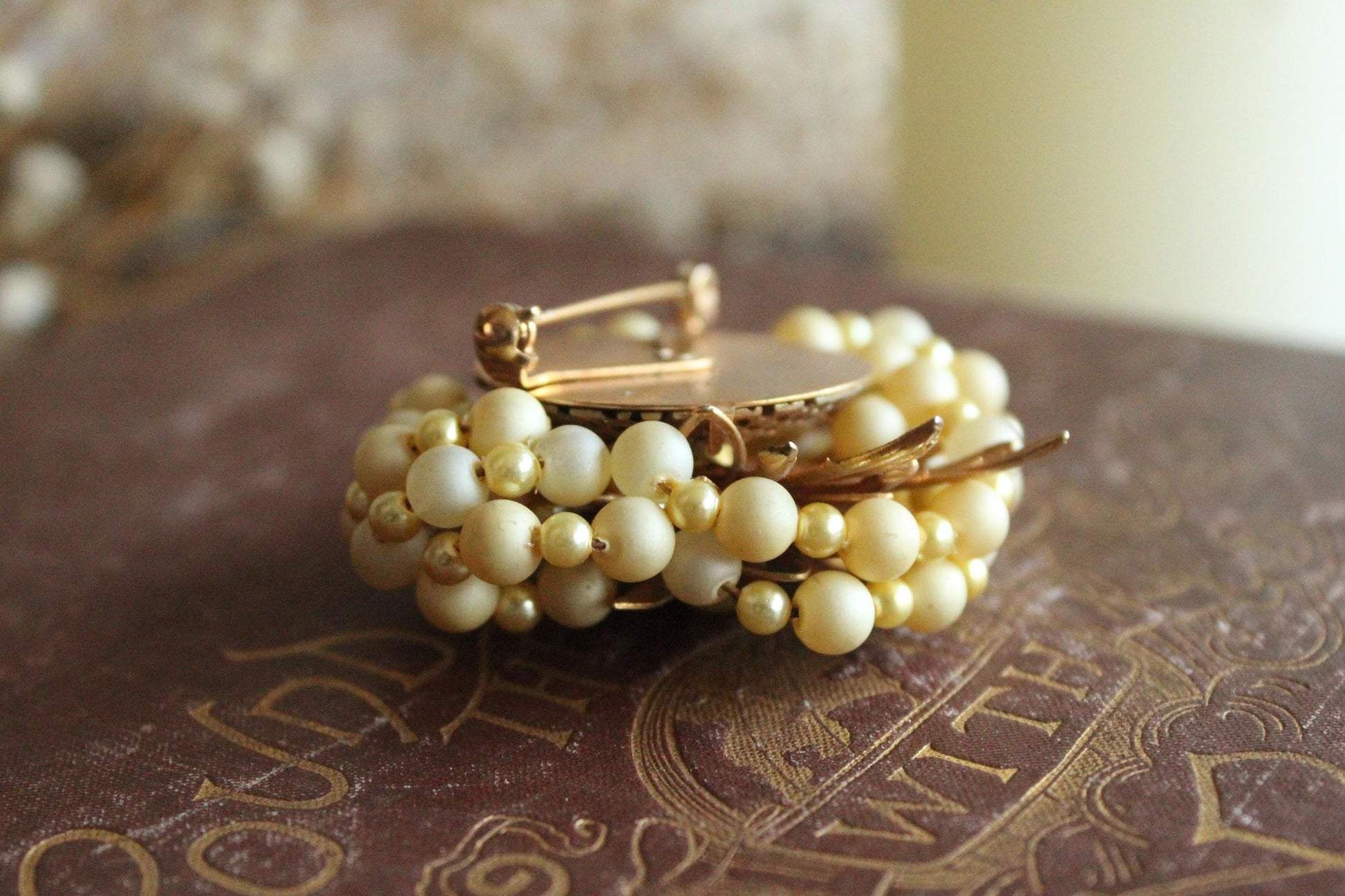 Vintage 1950s 1960s Daisy Flower and Faux Pearl Brooch