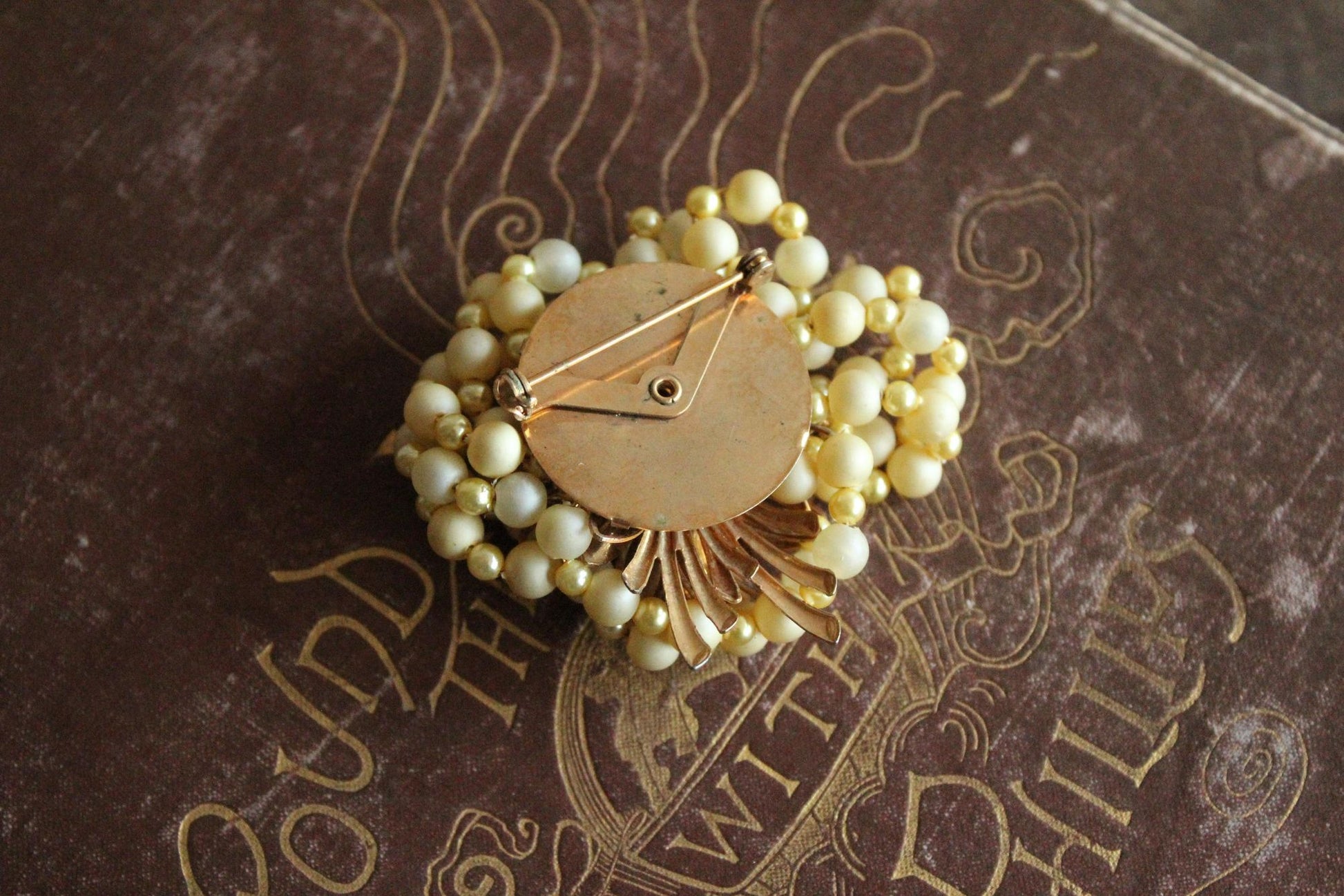 Vintage 1950s 1960s Daisy Flower and Faux Pearl Brooch