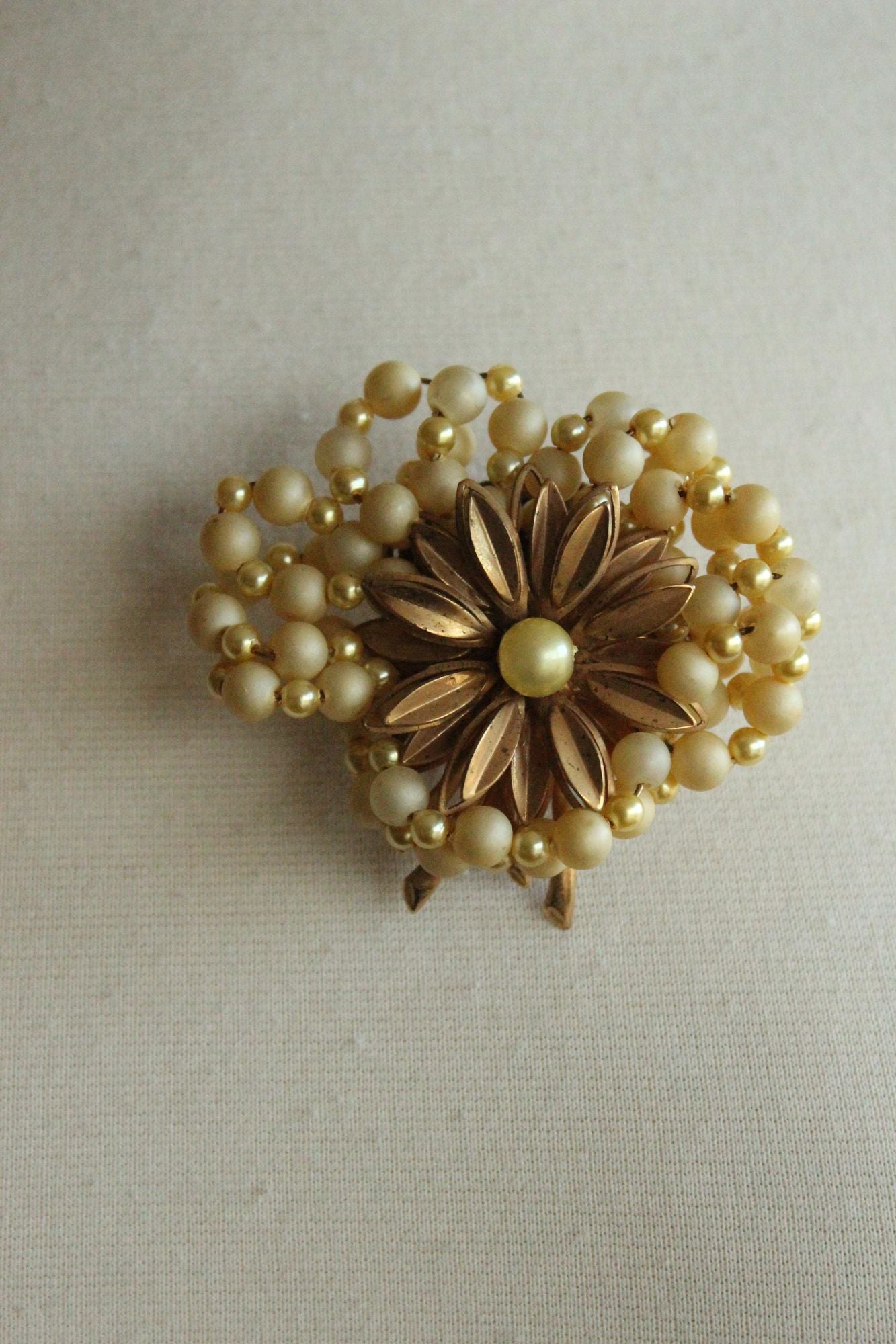Vintage 1950s 1960s Daisy Flower and Faux Pearl Brooch