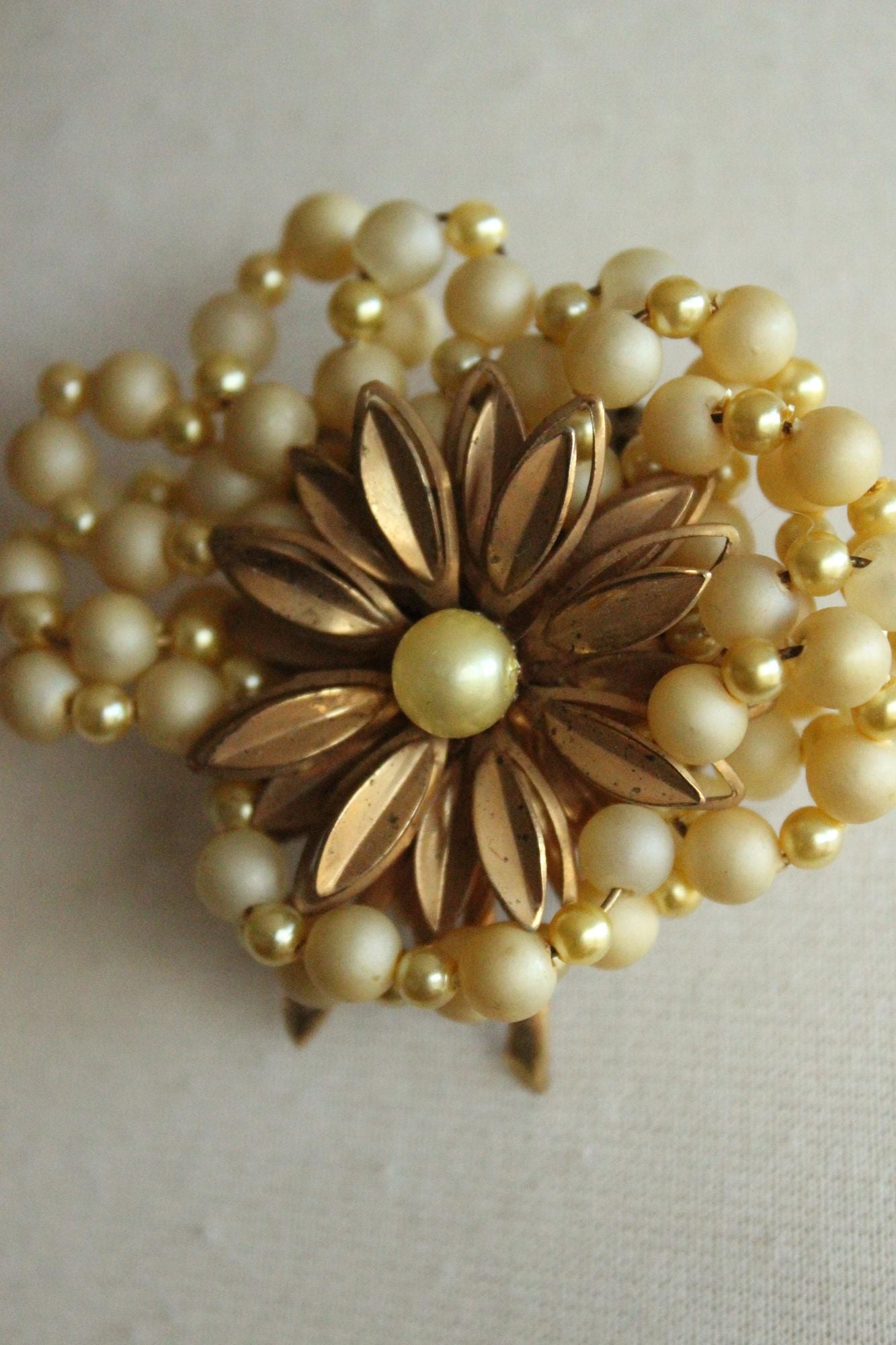 Vintage 1950s 1960s Daisy Flower and Faux Pearl Brooch