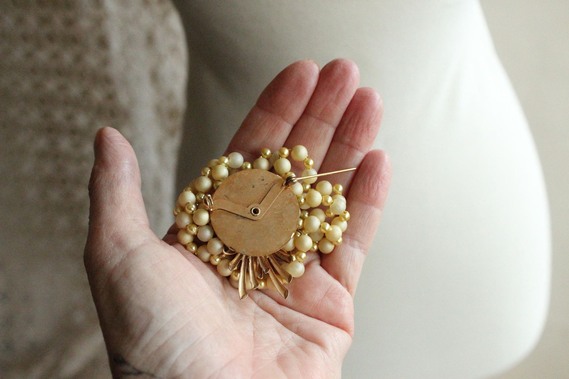Vintage 1950s 1960s Daisy Flower and Faux Pearl Brooch