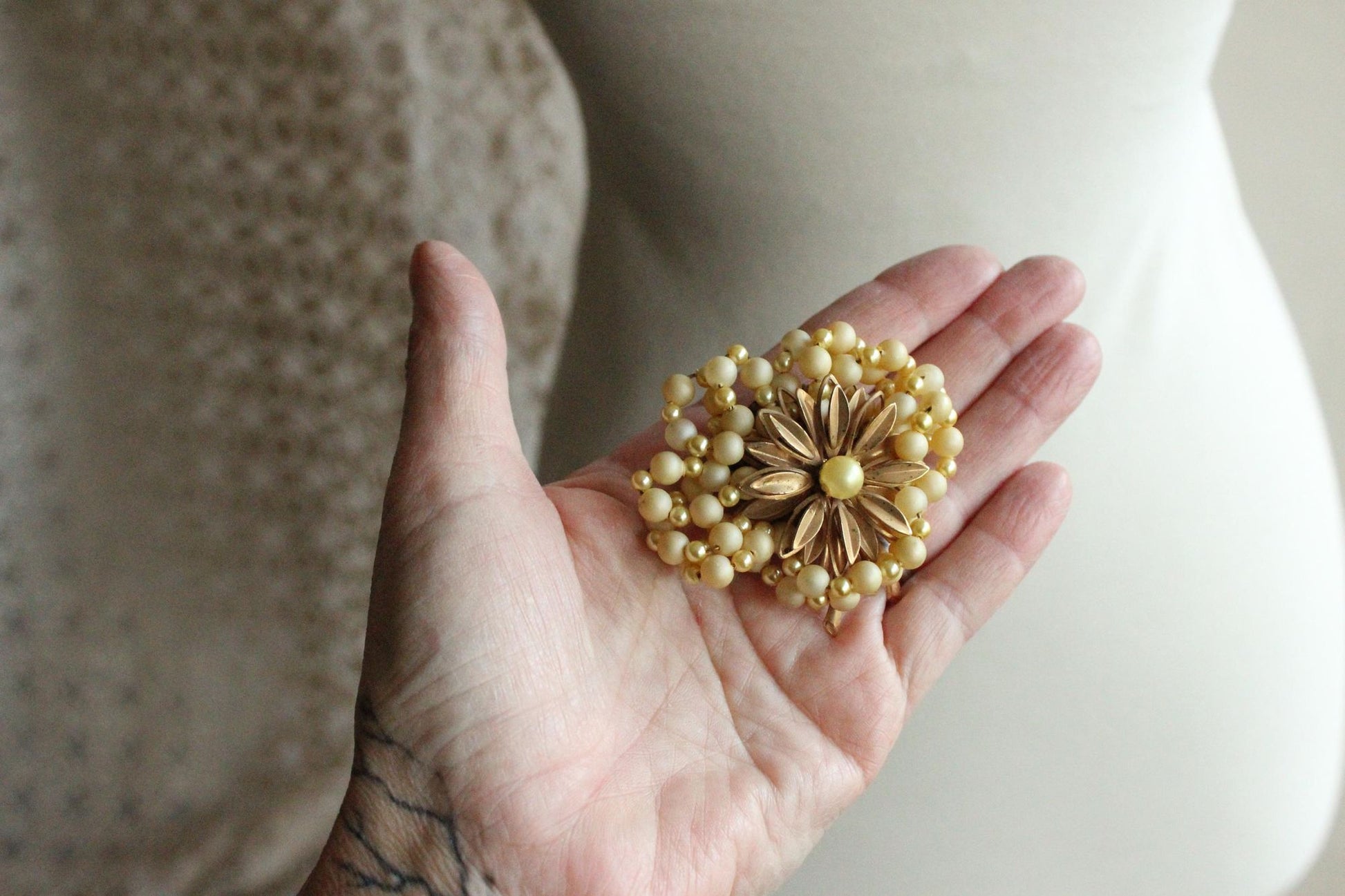 Vintage 1950s 1960s Daisy Flower and Faux Pearl Brooch