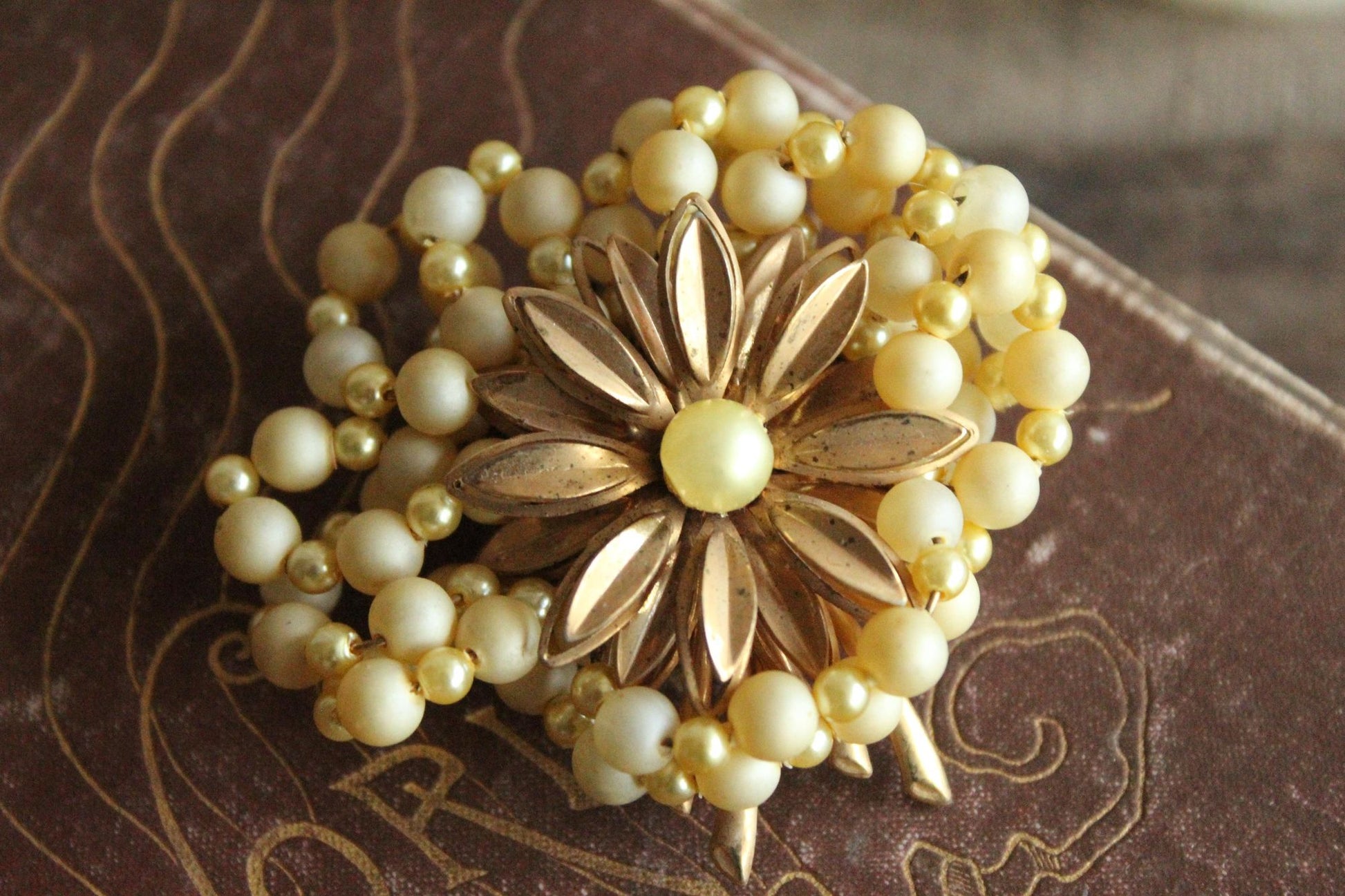 Vintage 1950s 1960s Daisy Flower and Faux Pearl Brooch