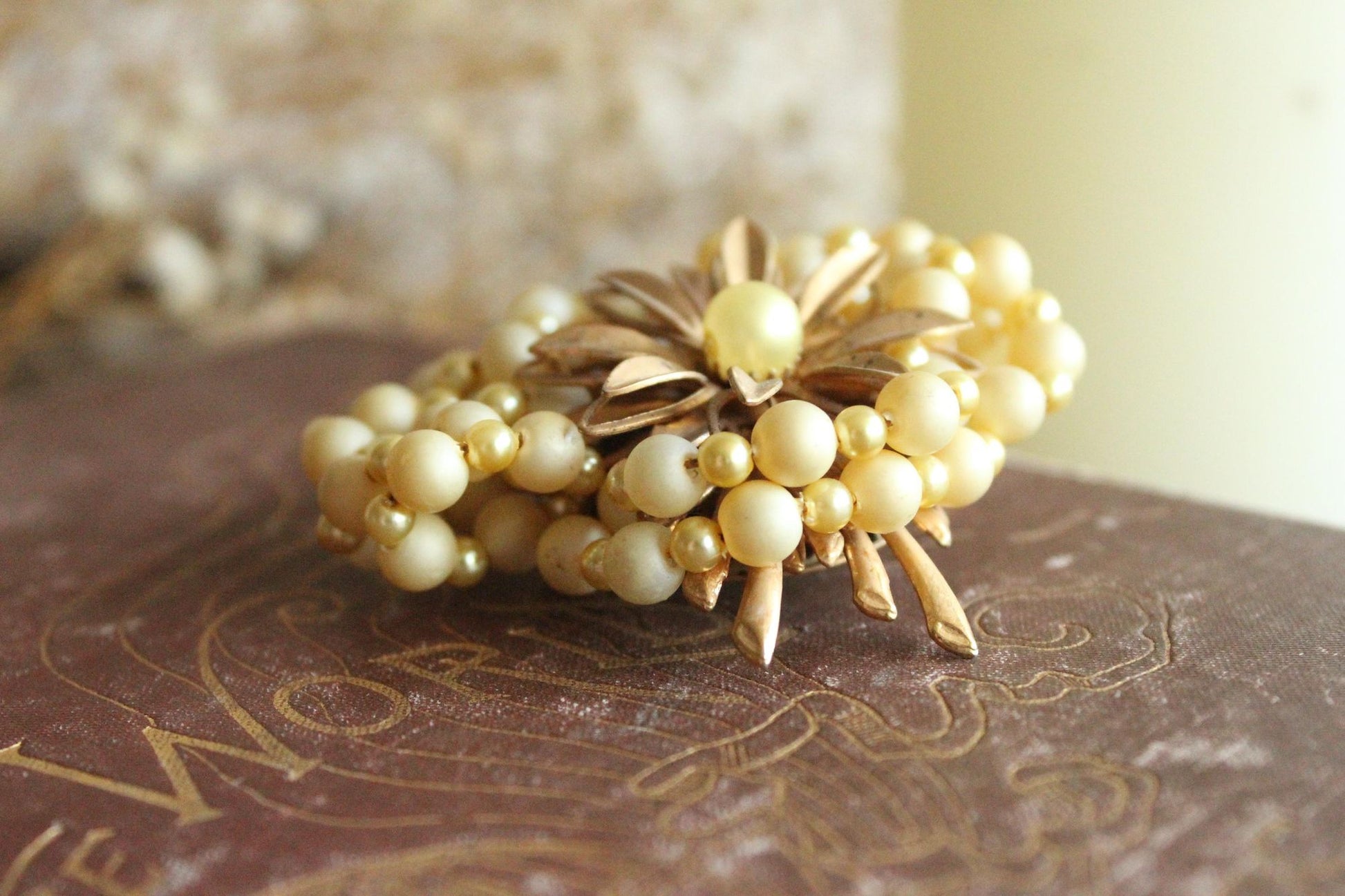 Vintage 1950s 1960s Daisy Flower and Faux Pearl Brooch
