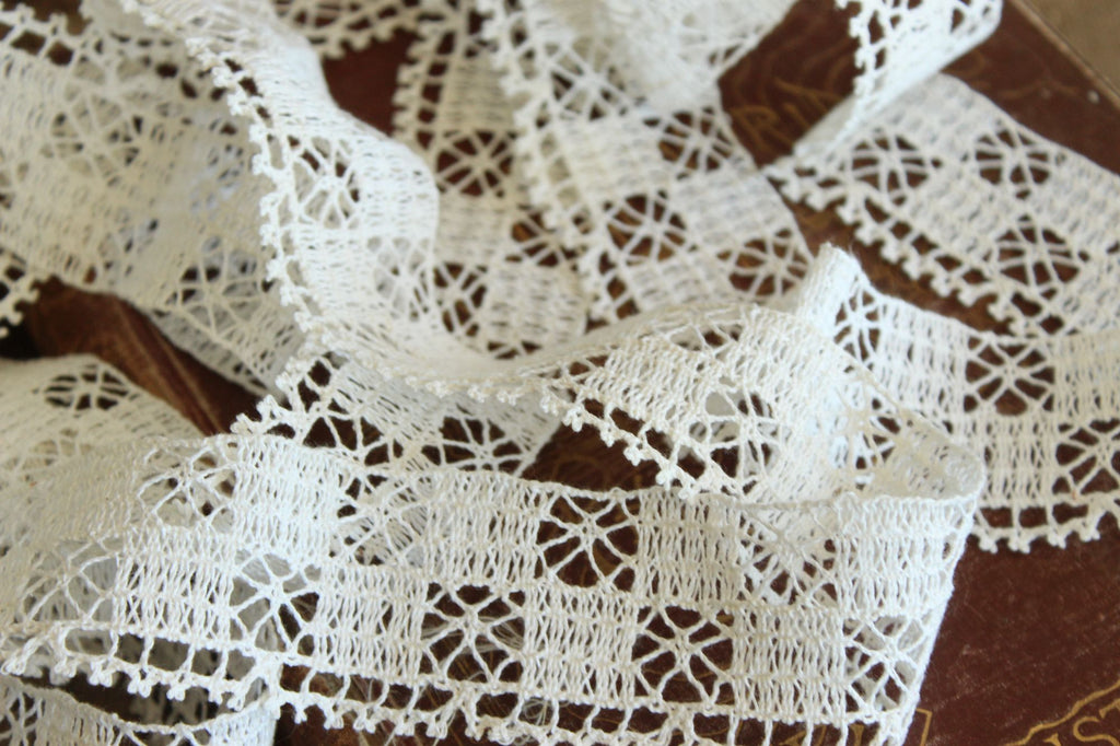 Vintage 1940s 1950s Lace Trim, 1.75" Wide , Three Yards