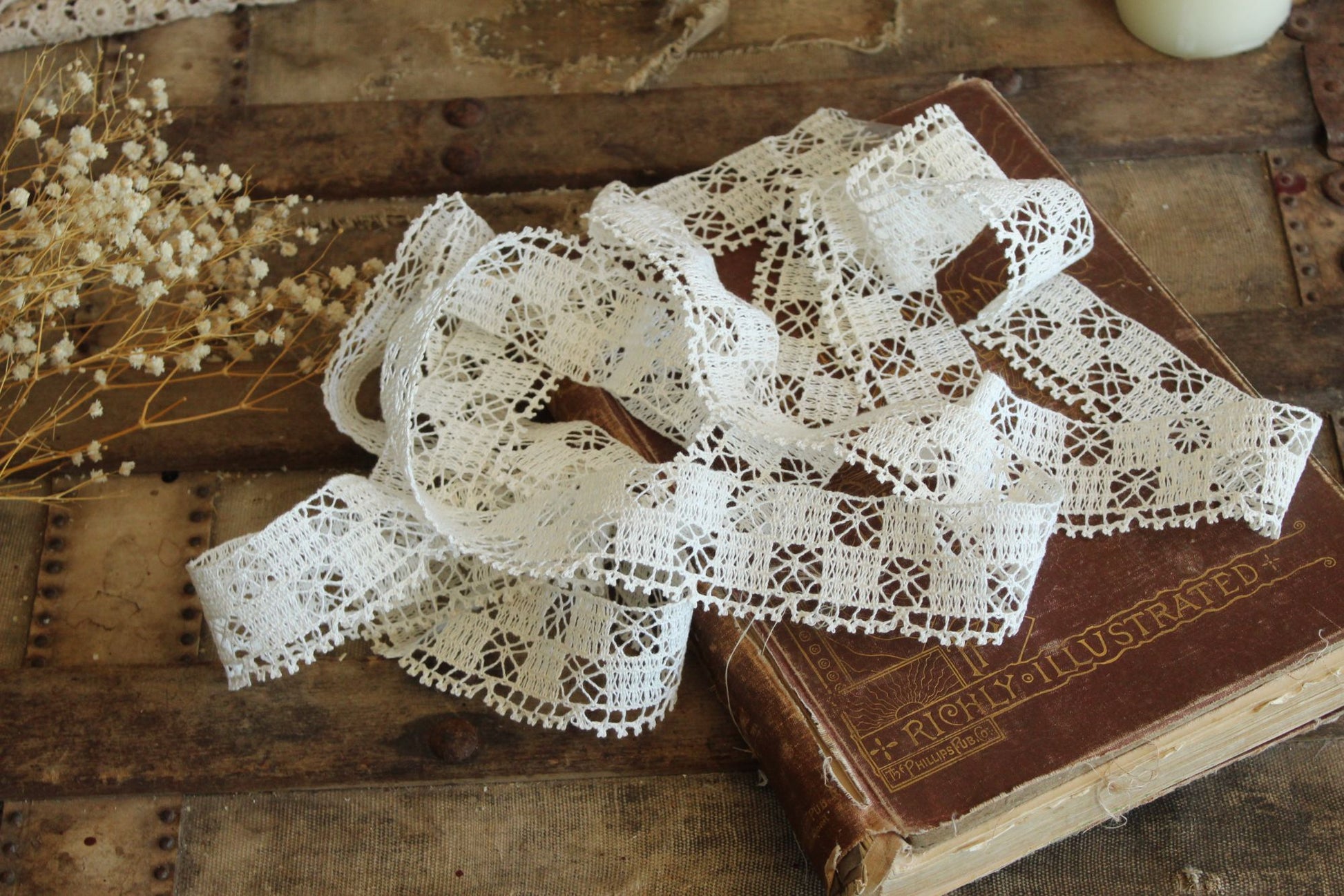 Vintage 1940s 1950s Lace Trim, 1.75" Wide , Three Yards