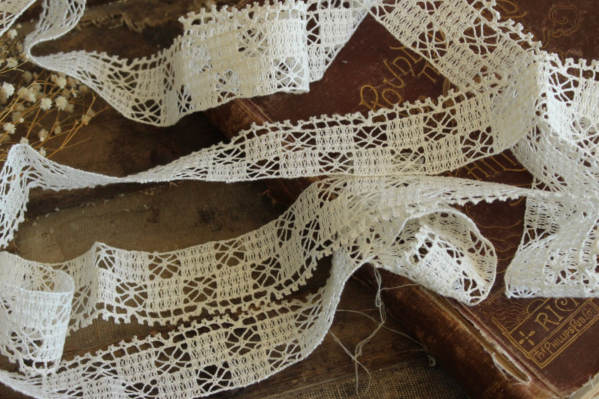 Vintage 1940s 1950s Lace Trim, 1.75" Wide , Three Yards