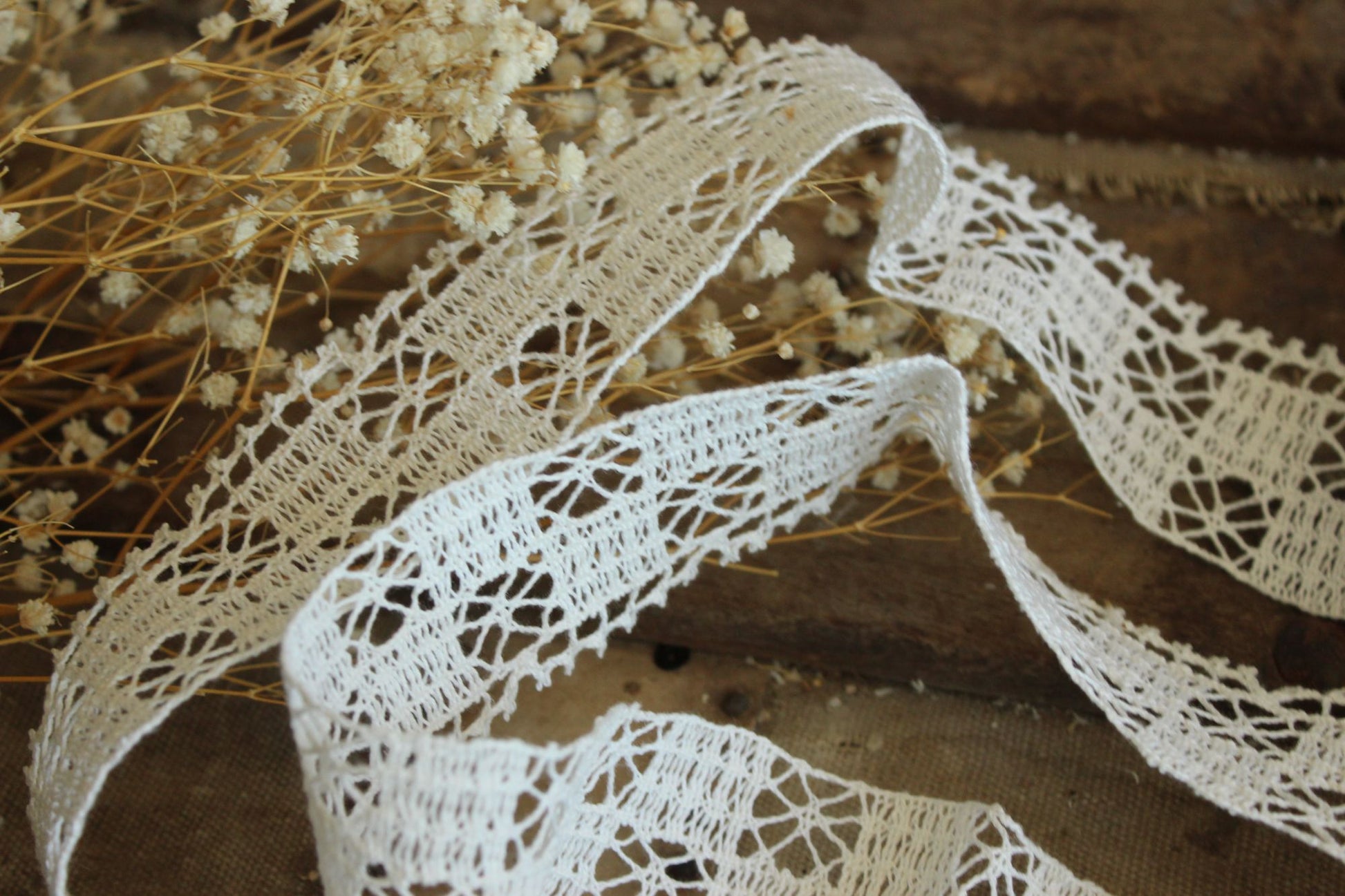 Vintage 1940s 1950s Lace Trim, 1.75" Wide , Three Yards