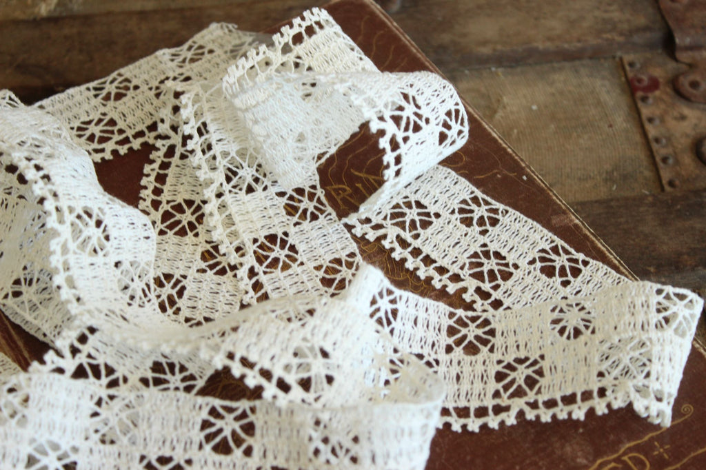 Vintage 1940s 1950s Lace Trim, 1.75" Wide , Three Yards