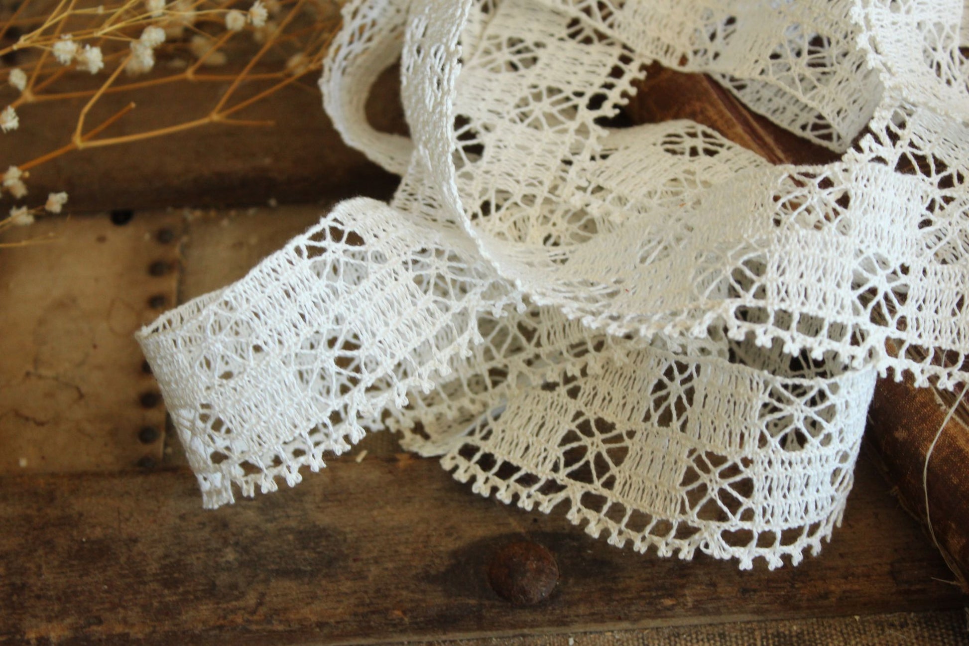 Vintage 1940s 1950s Lace Trim, 1.75" Wide , Three Yards