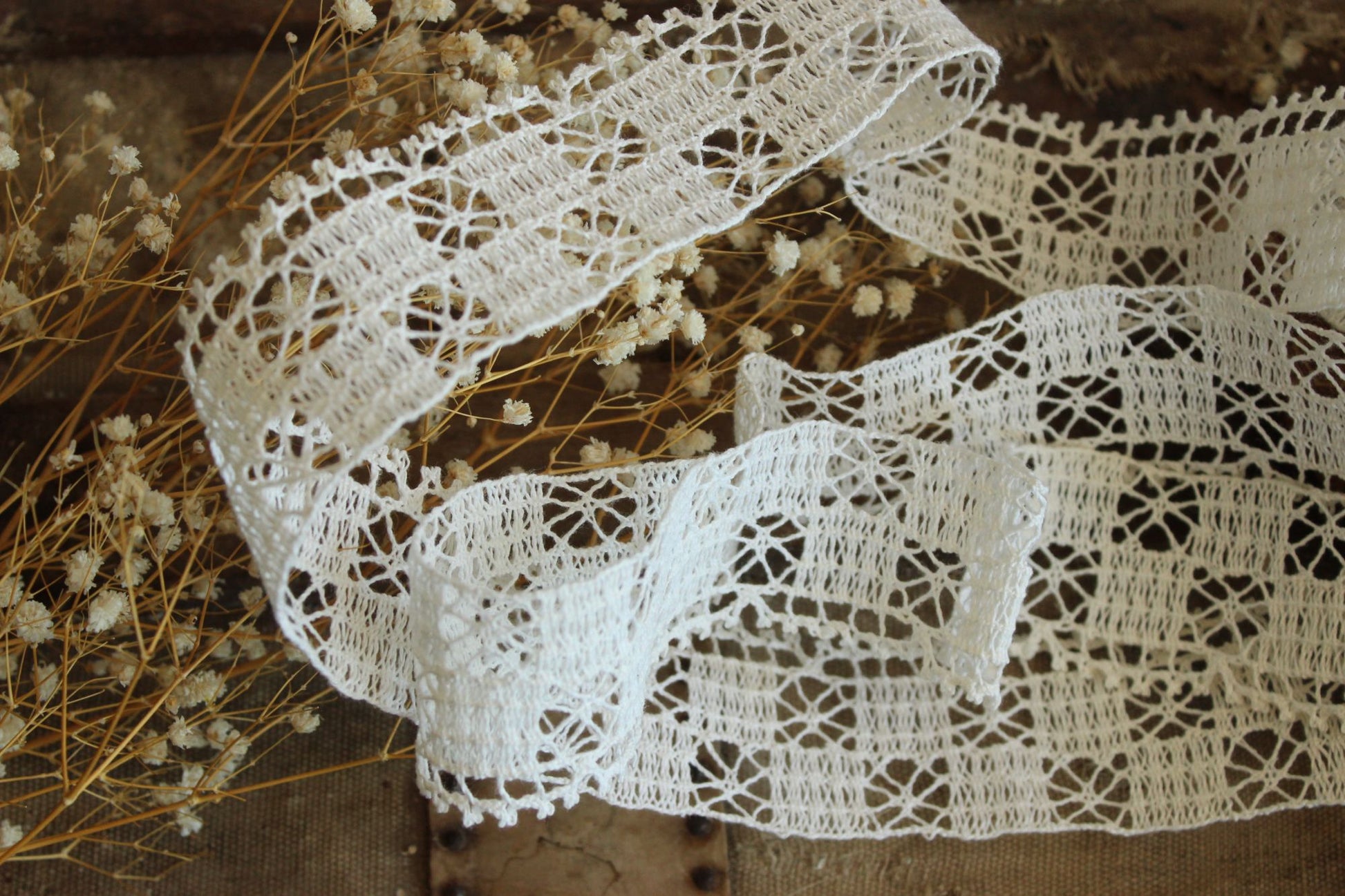 Vintage 1940s 1950s Lace Trim, 1.75" Wide , Three Yards