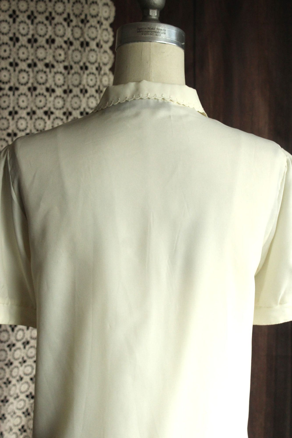 Vintage 1980s 1990s Winter White Blouse with Lace Collar