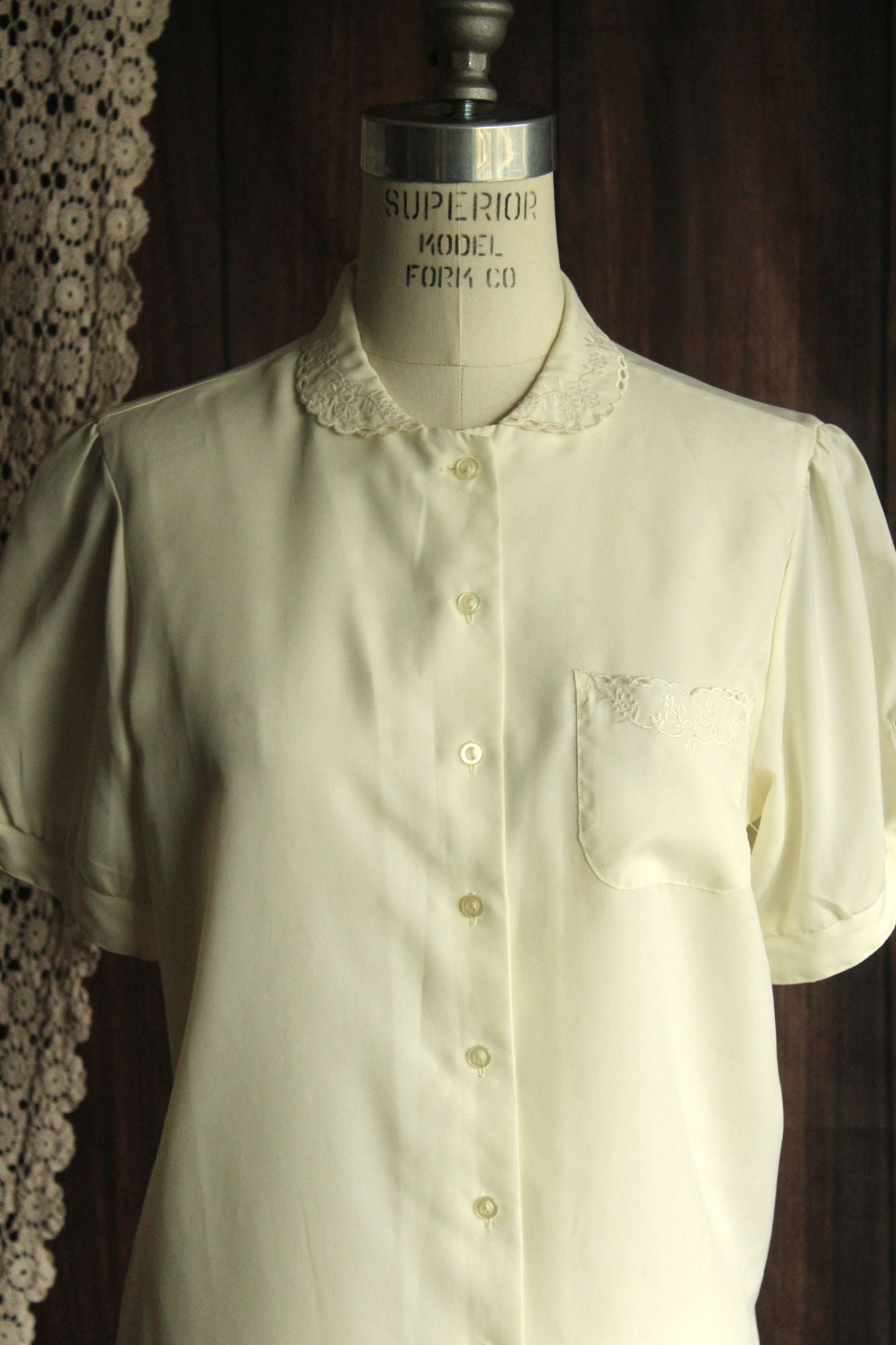 Vintage 1980s 1990s Winter White Blouse with Lace Collar