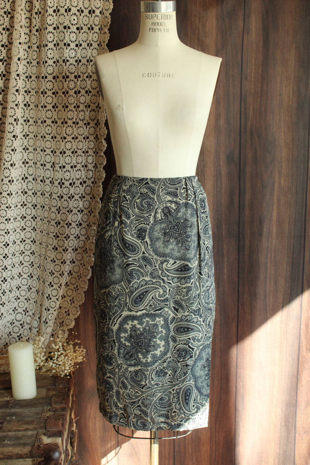 Vintage 1990s 2000s Chaus Navy Blue Skirt