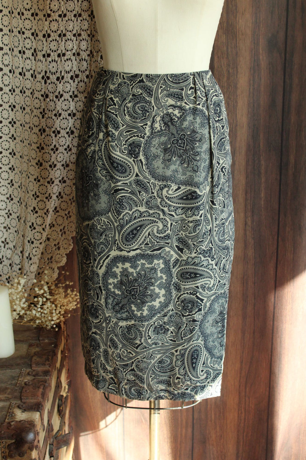 Vintage 1990s 2000s Chaus Navy Blue Skirt