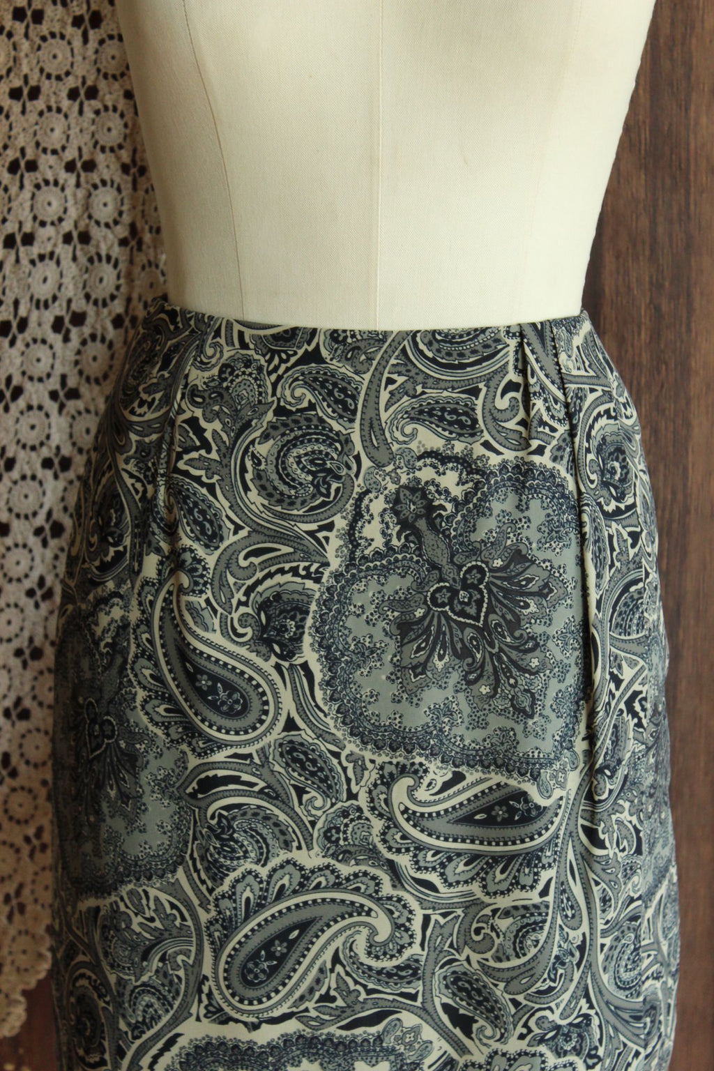 Vintage 1990s 2000s Chaus Navy Blue Skirt